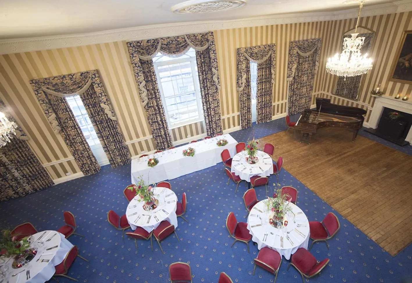 Restaurant/places to eat, Bed in Norfolk Arms Hotel