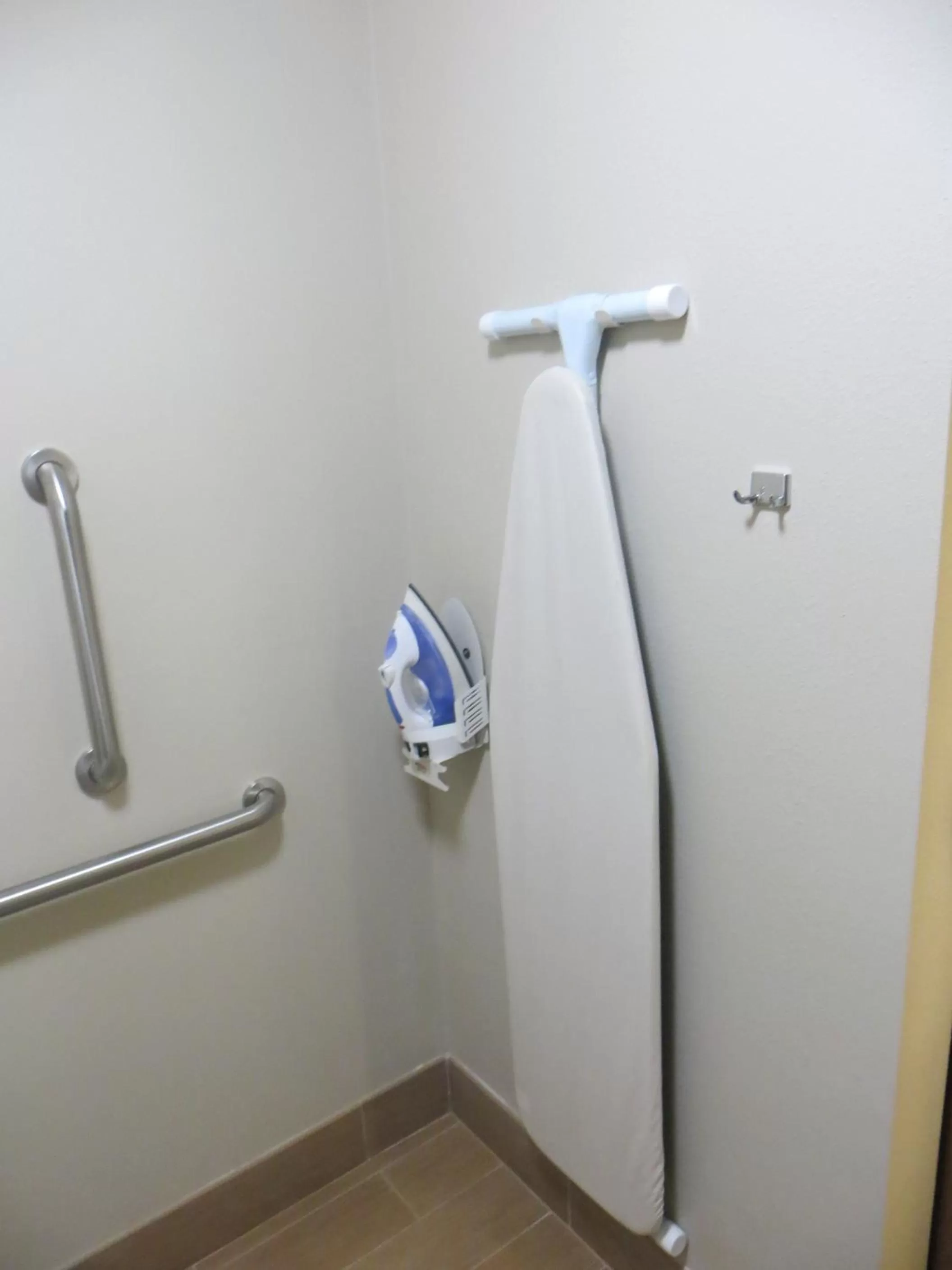 Area and facilities in Baymont by Wyndham Glenwood