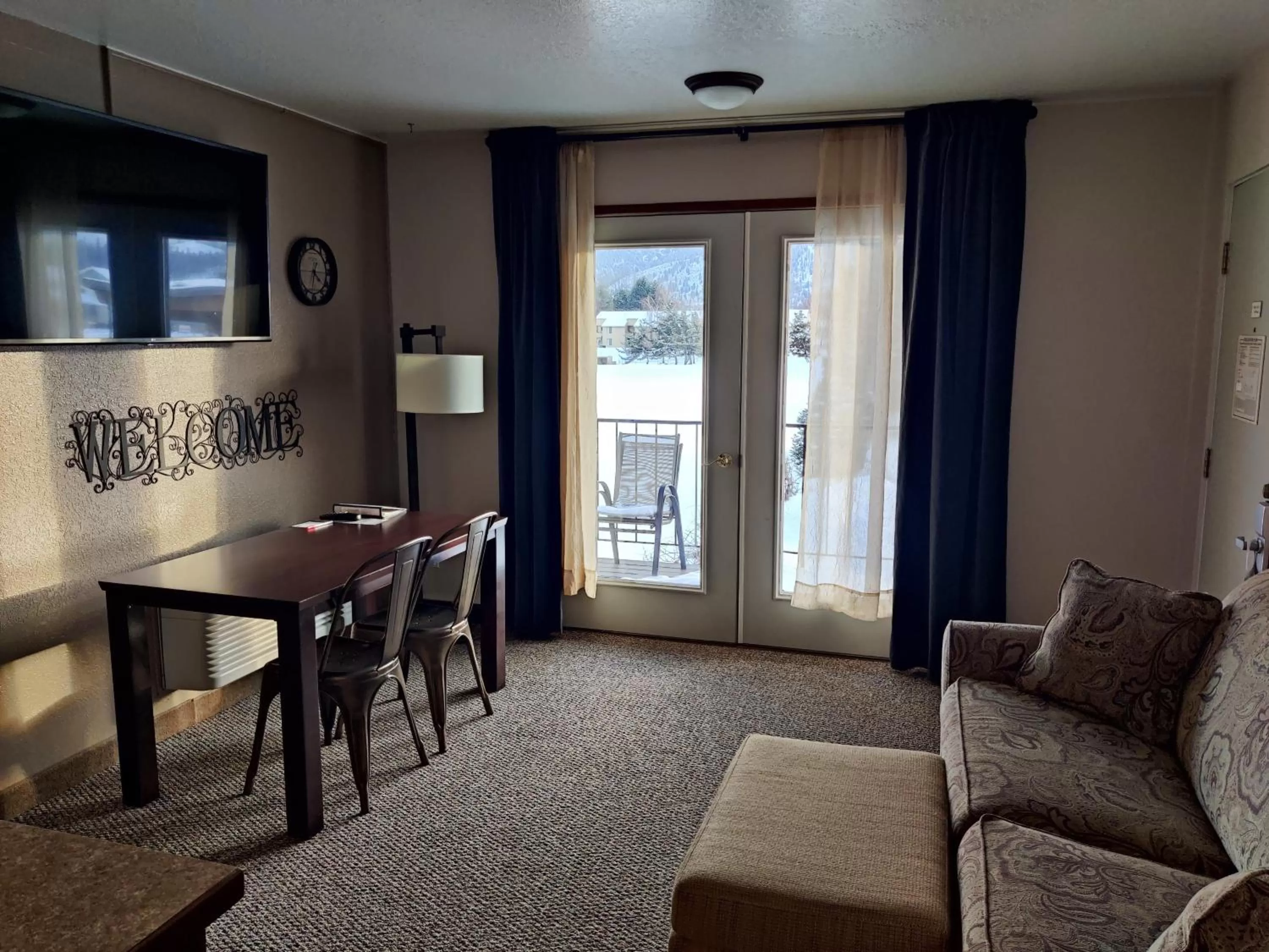 Living room in Mountain View Lodge