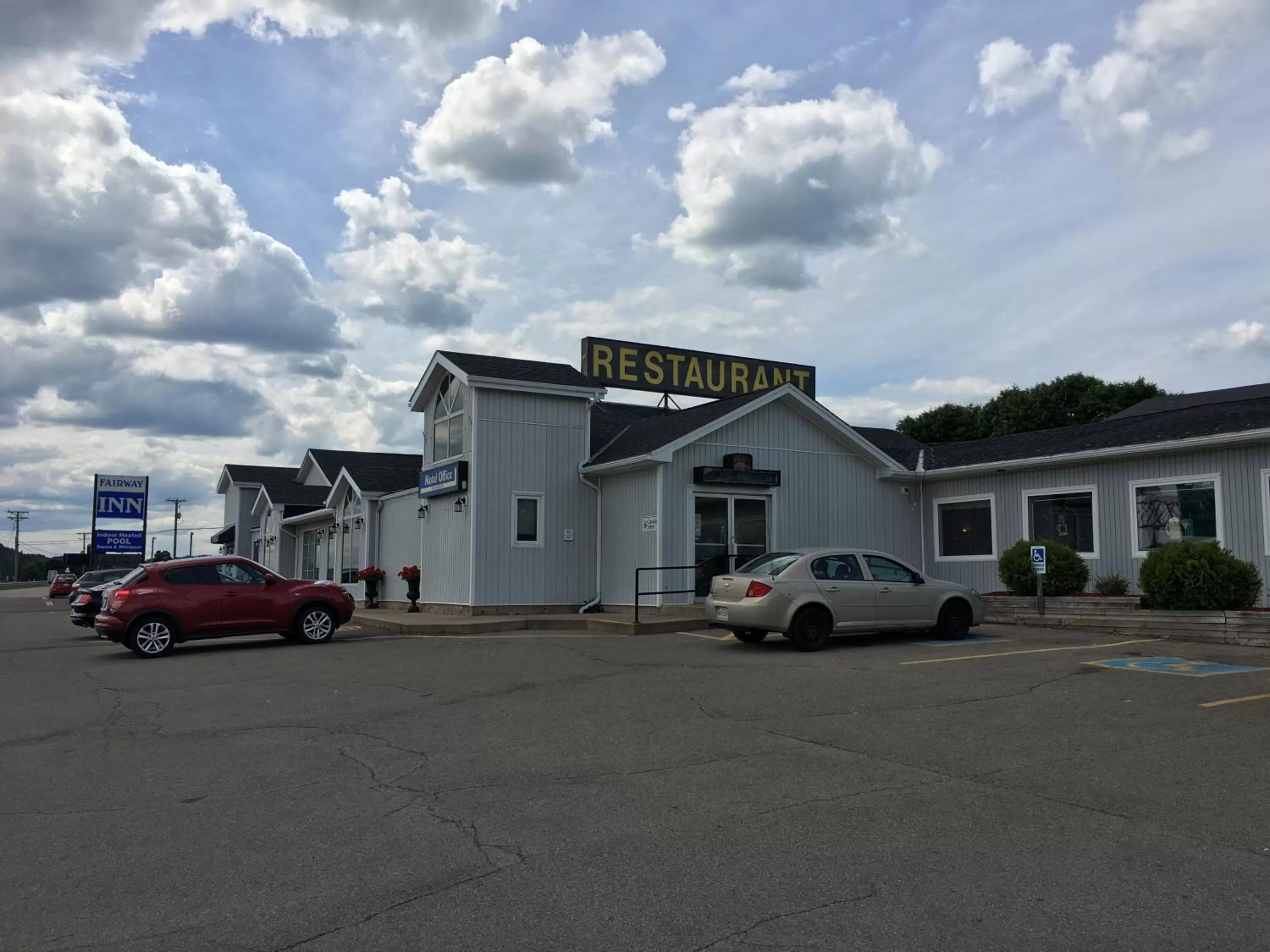 Facade/Entrance in Fairway Inn