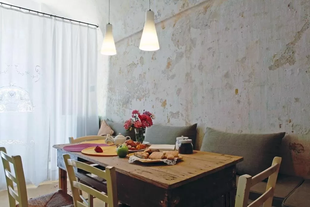 Dining area in Dimore Santagaeta