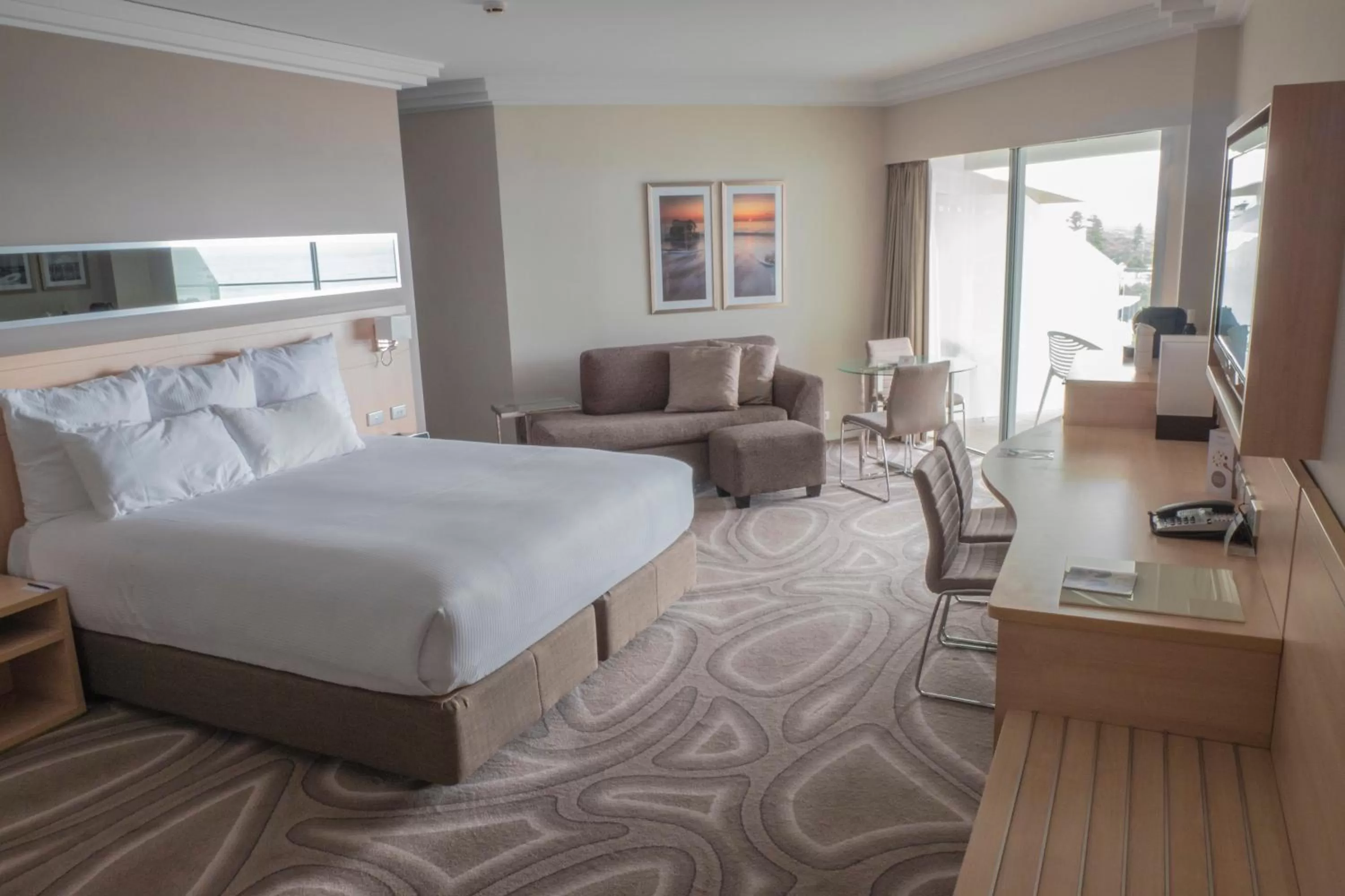 Photo of the whole room, Bed in Novotel Wollongong Northbeach