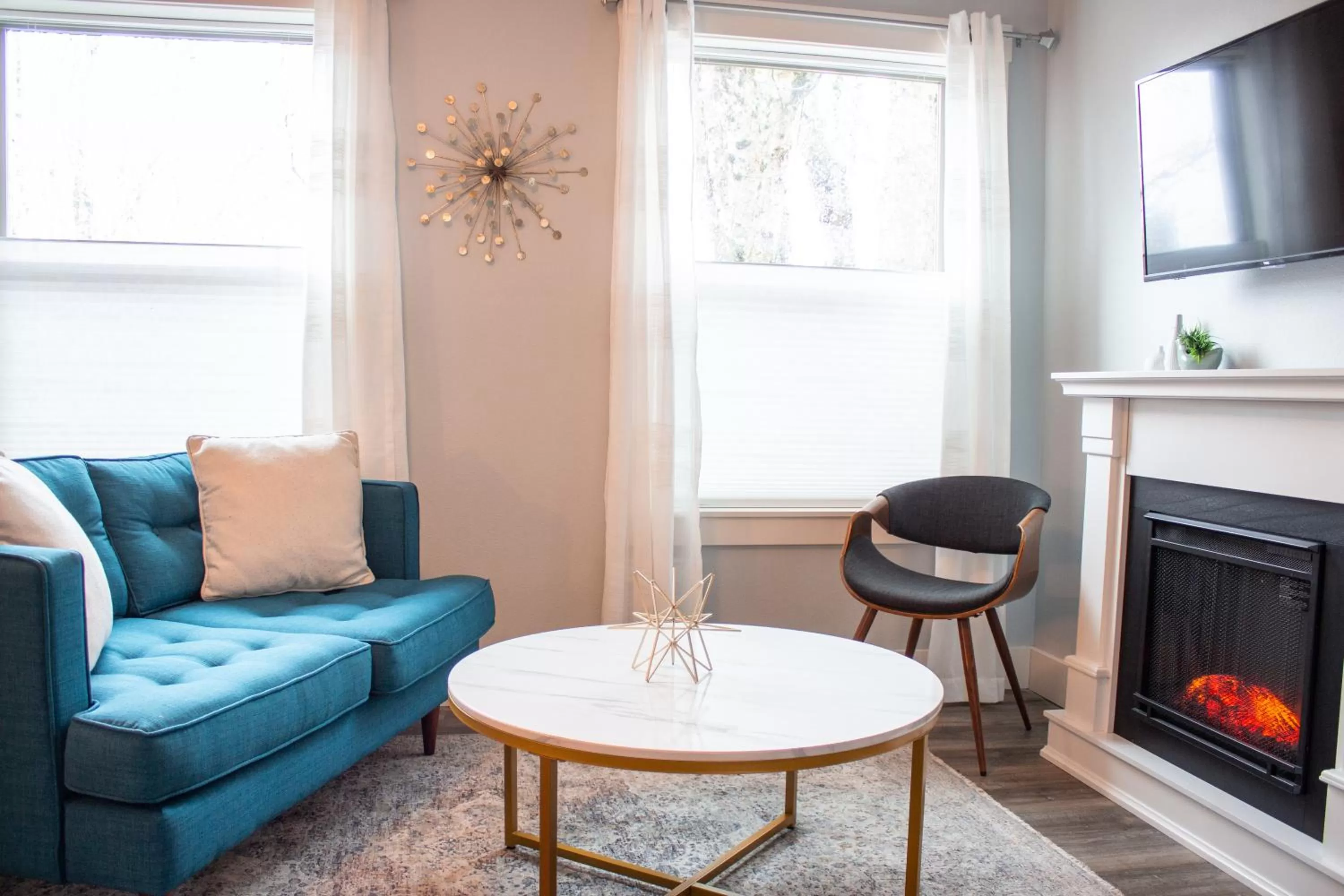 Communal lounge/ TV room, Seating Area in Douglas On Third