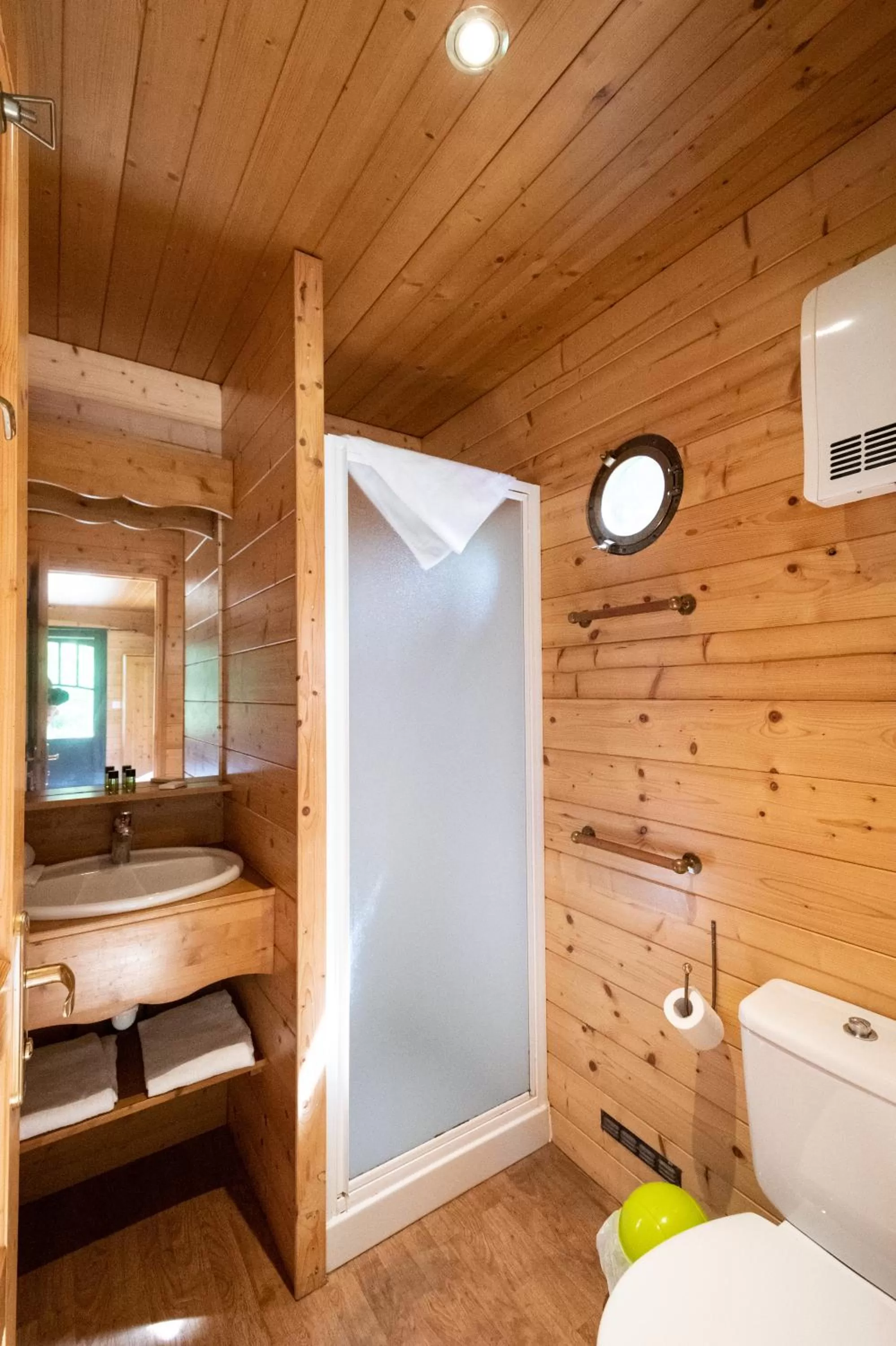 Shower in Le Village de la Champagne - Slowmoov