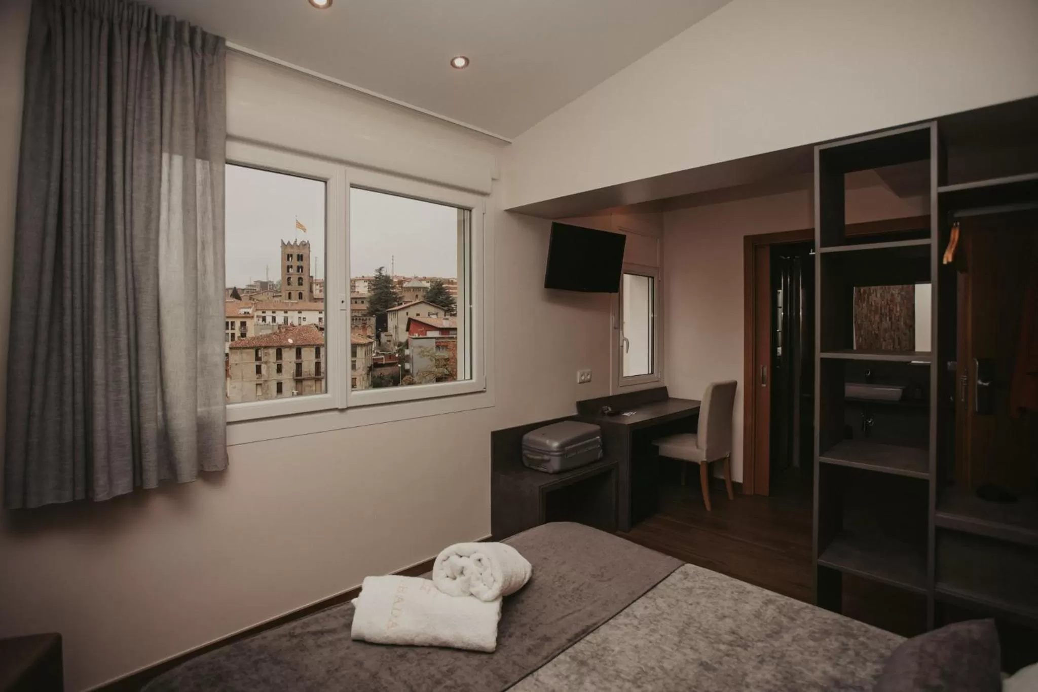 City view, Bed in La Trobada Hotel Boutique