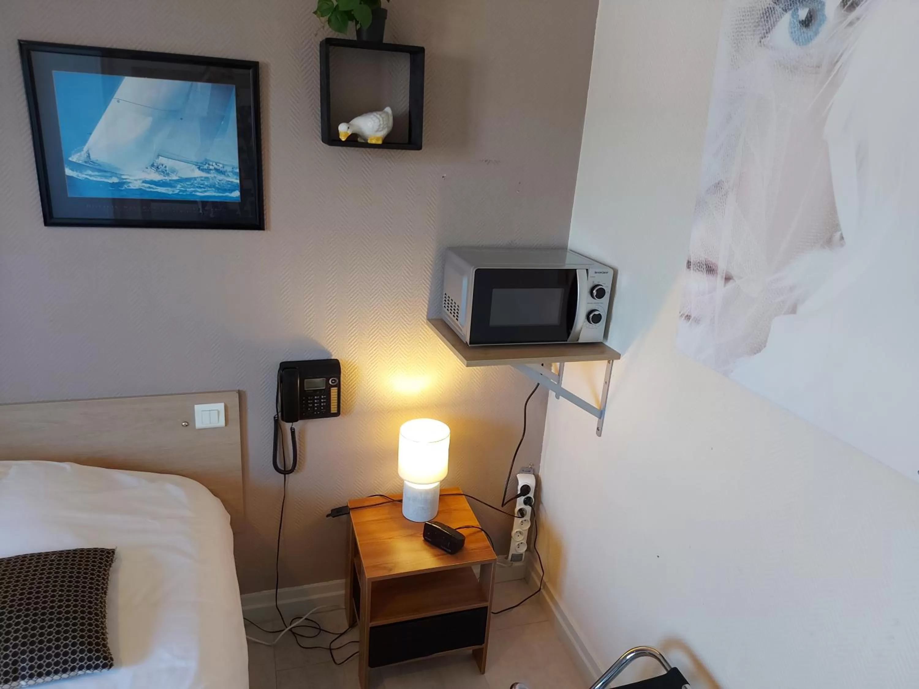 Bed in Hotel De La Paix