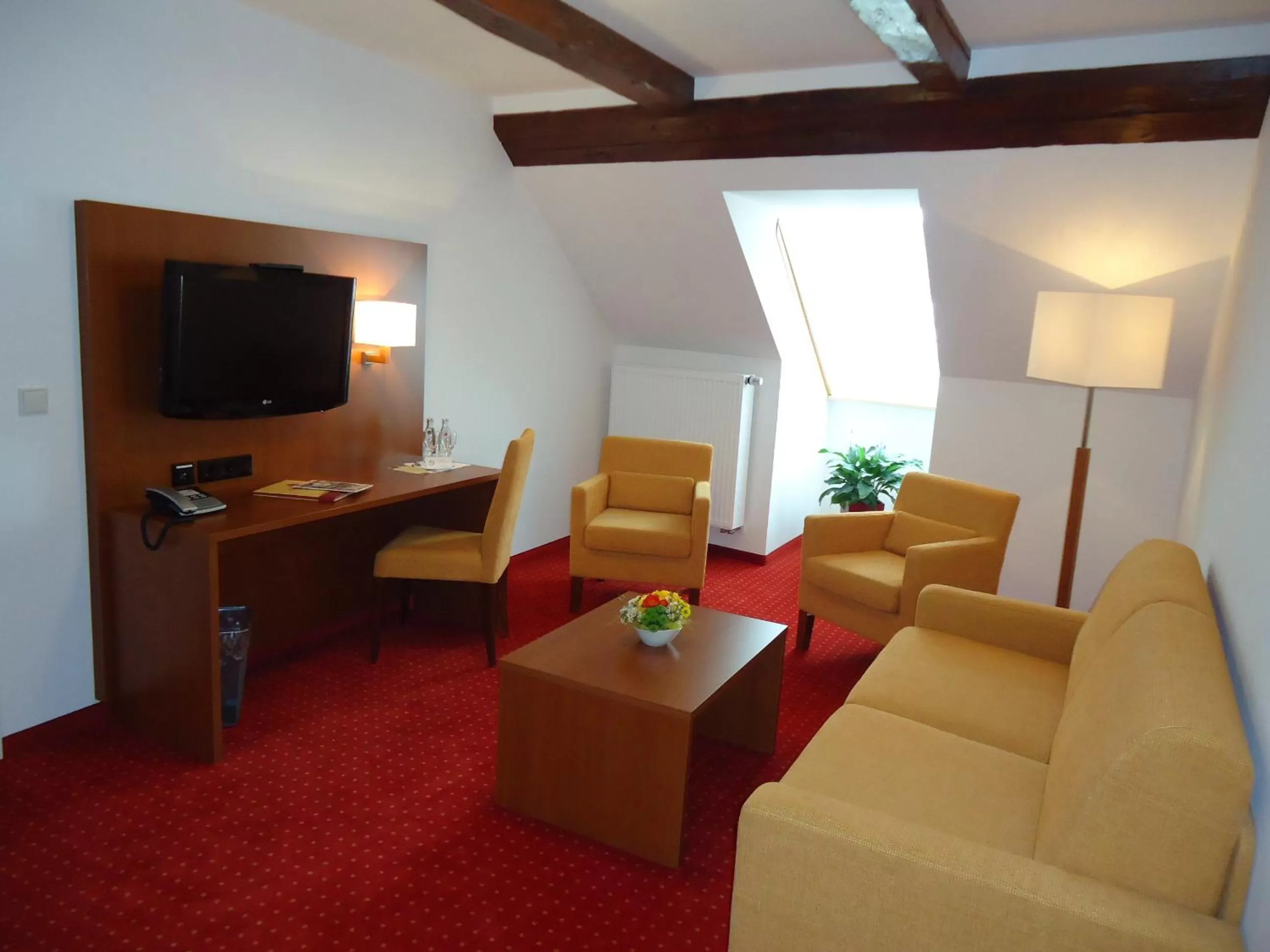 Communal lounge/ TV room in Hotel Gasthof Posthalter