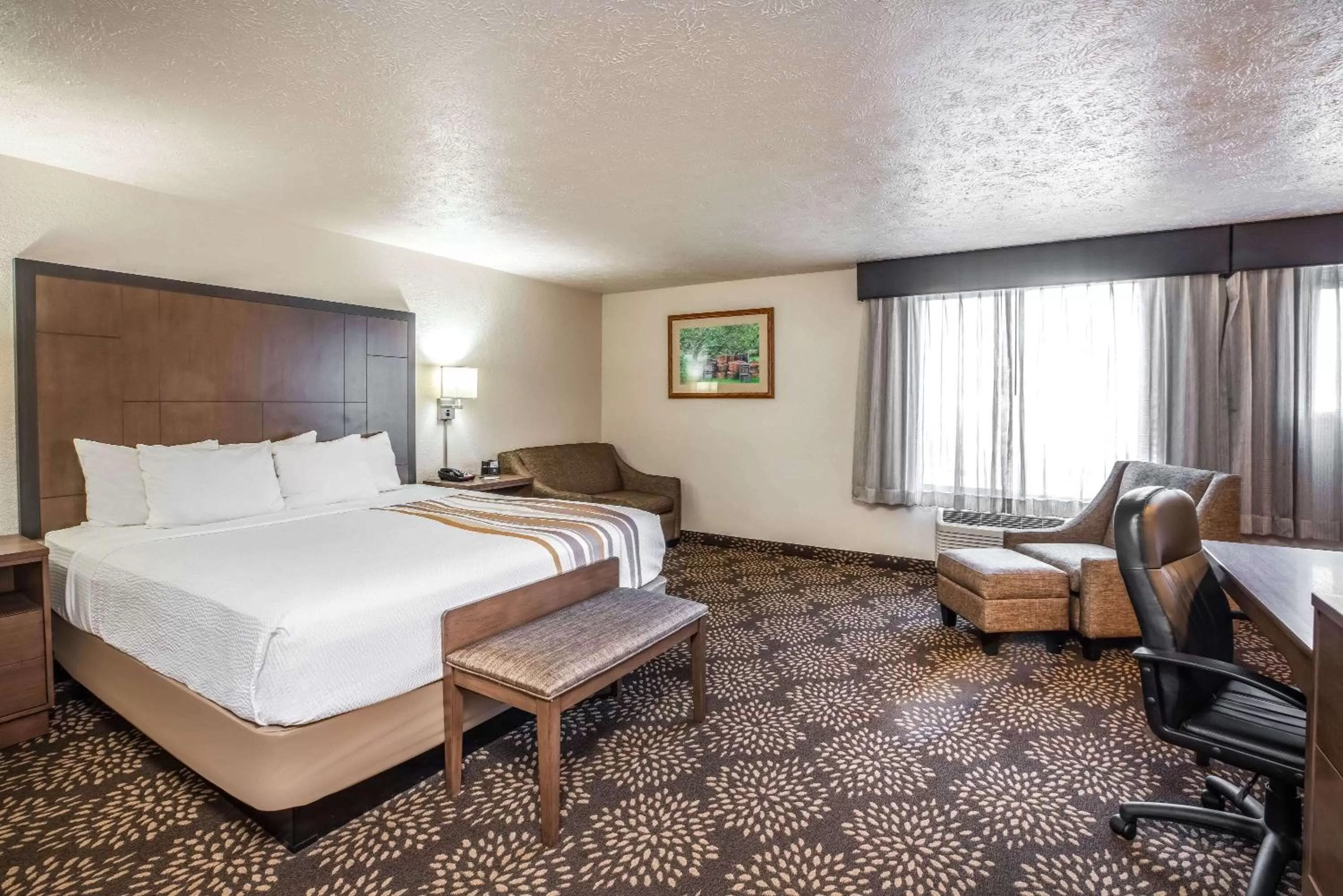 Photo of the whole room in La Quinta by Wyndham Wenatchee