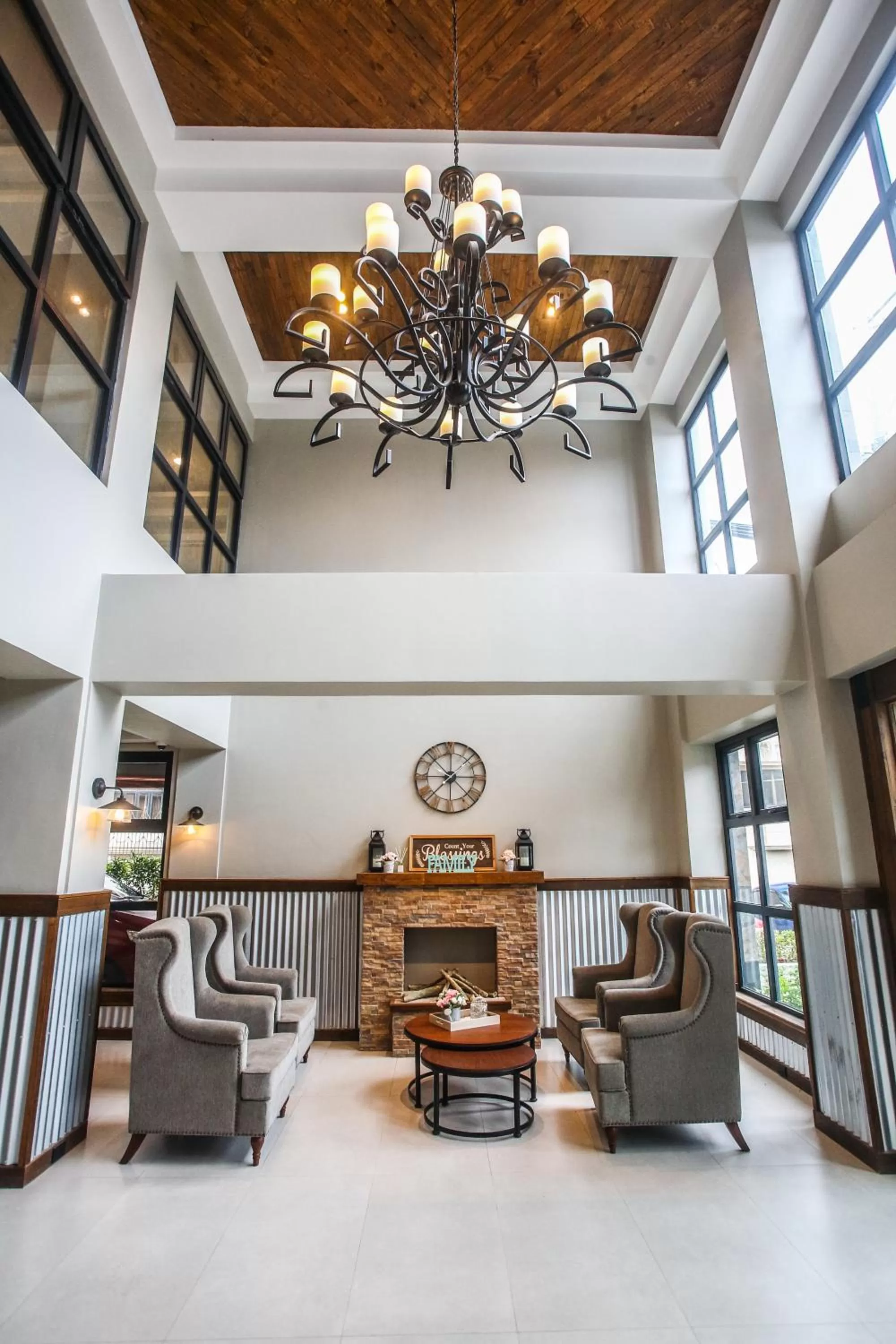 Lobby or reception in Royale Parc Hotel Tagaytay