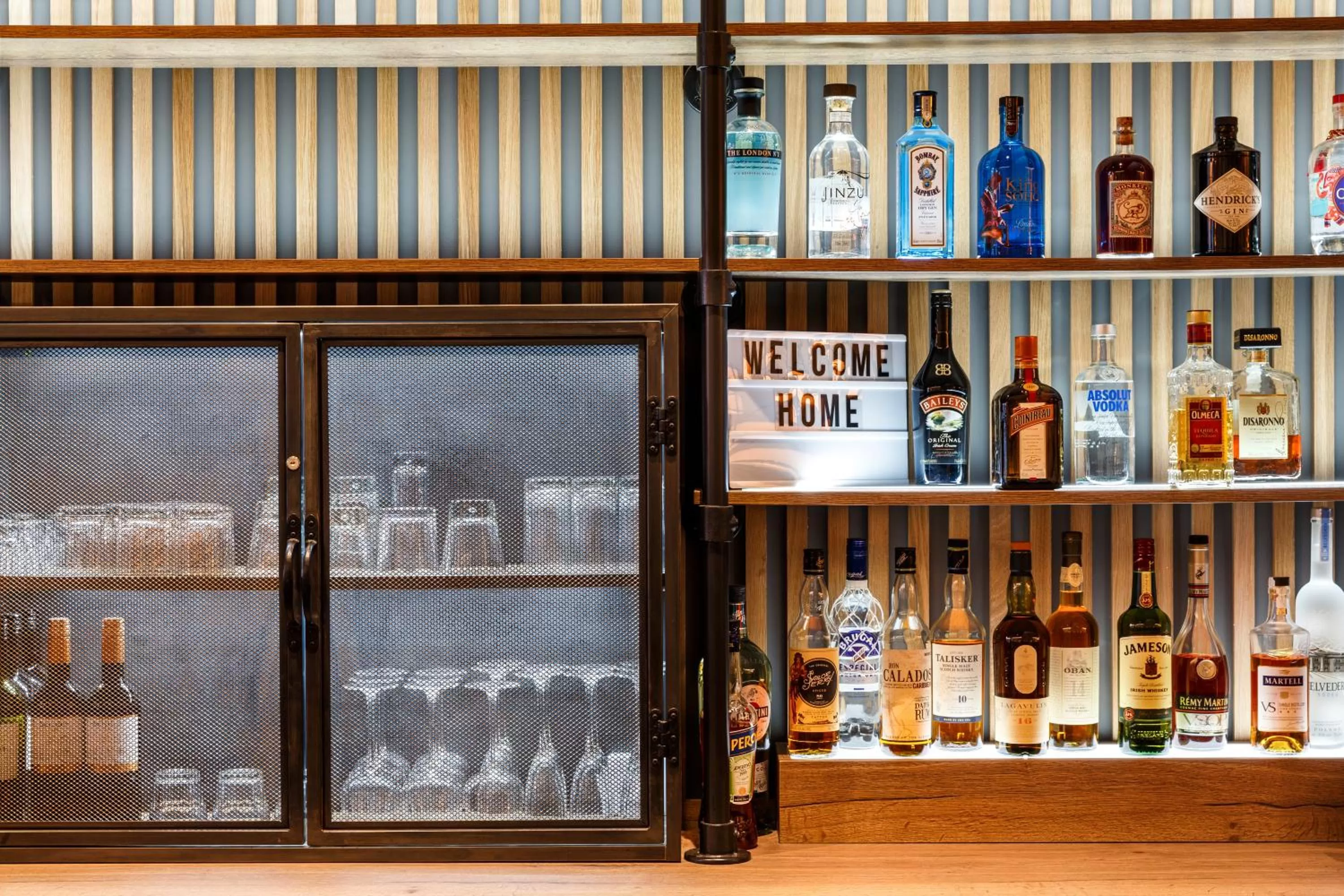 Lounge or bar in ibis Styles London Gloucester Road