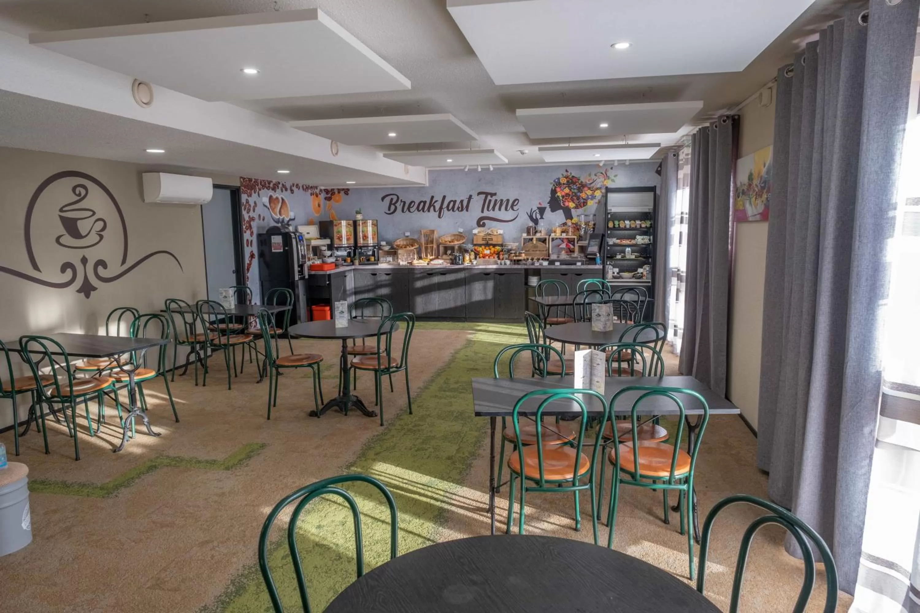 Breakfast in Hôtel The Originals Access, Bourges Nord Saint-Doulchard