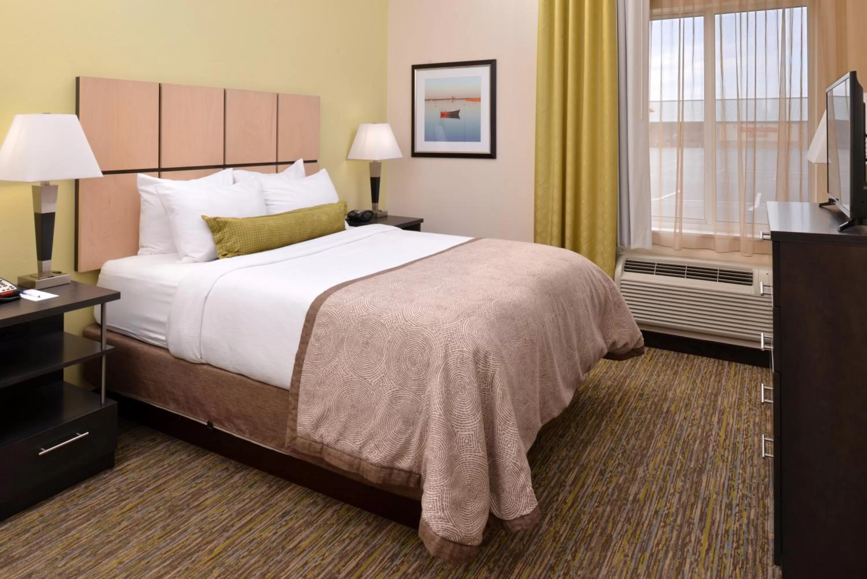 Photo of the whole room, Bed in Candlewood Suites Morgantown-Univ West Virginia by IHG