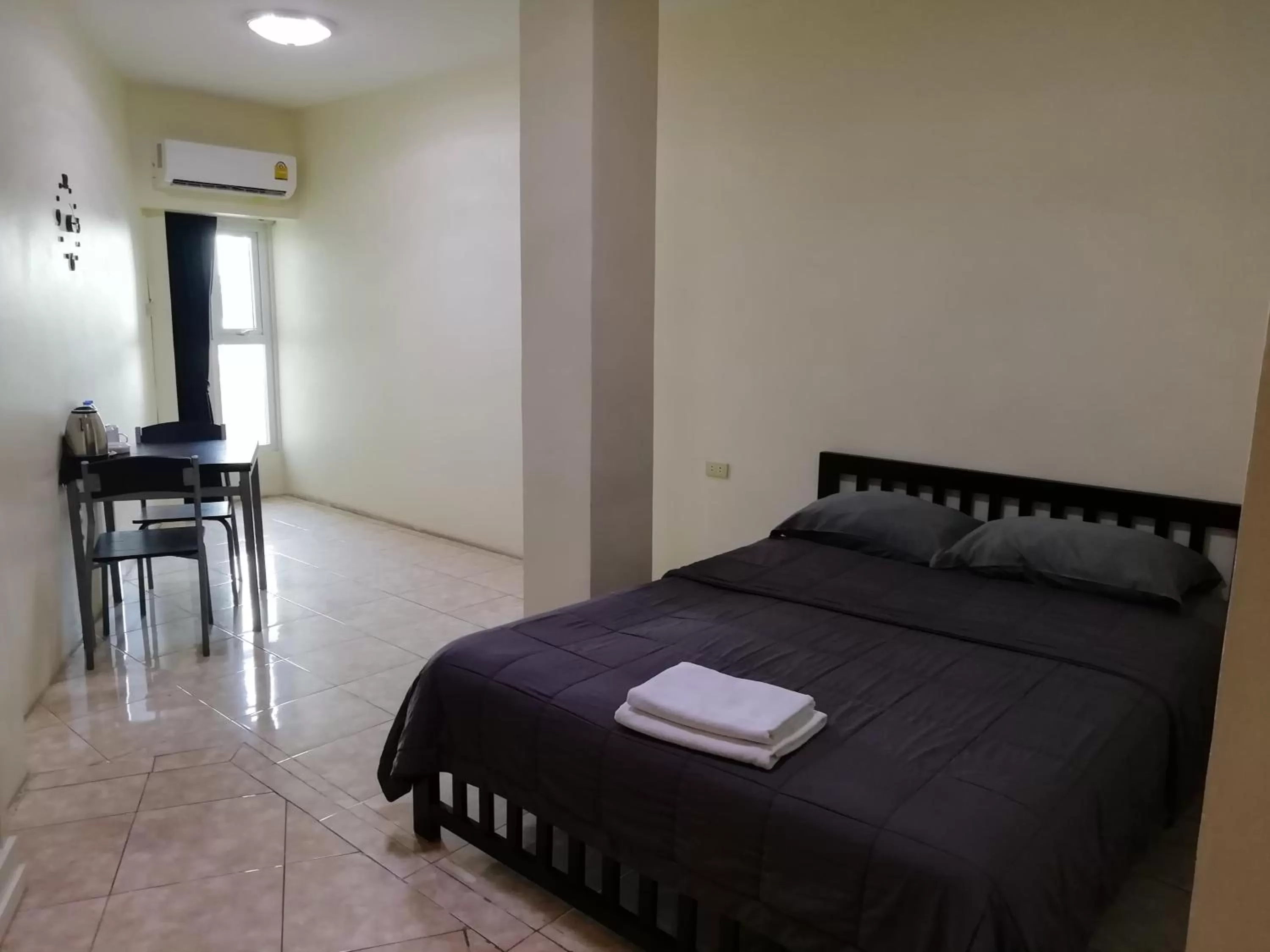 Bedroom, Bed in Dania