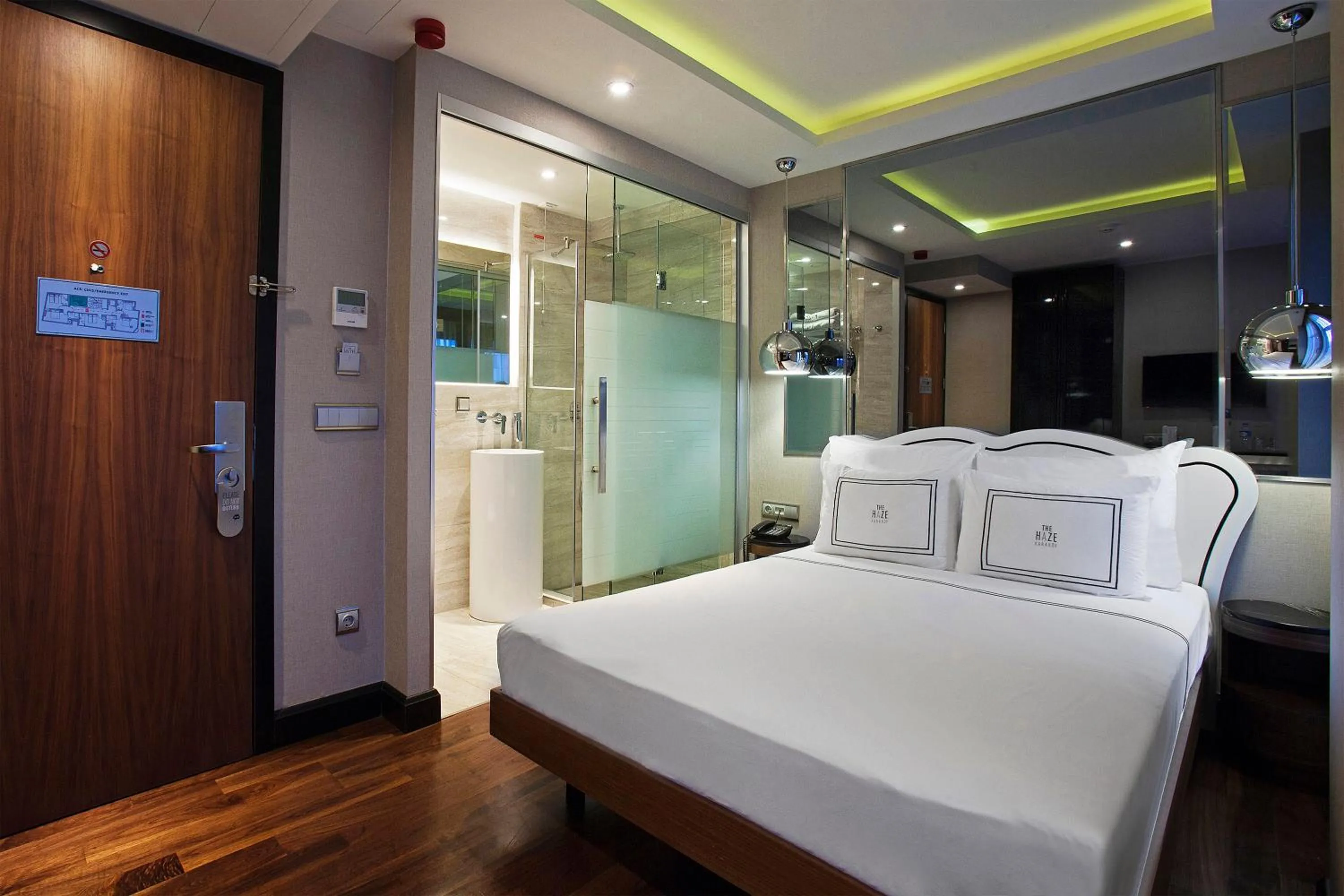 Bathroom, Bed in The Haze Karaköy