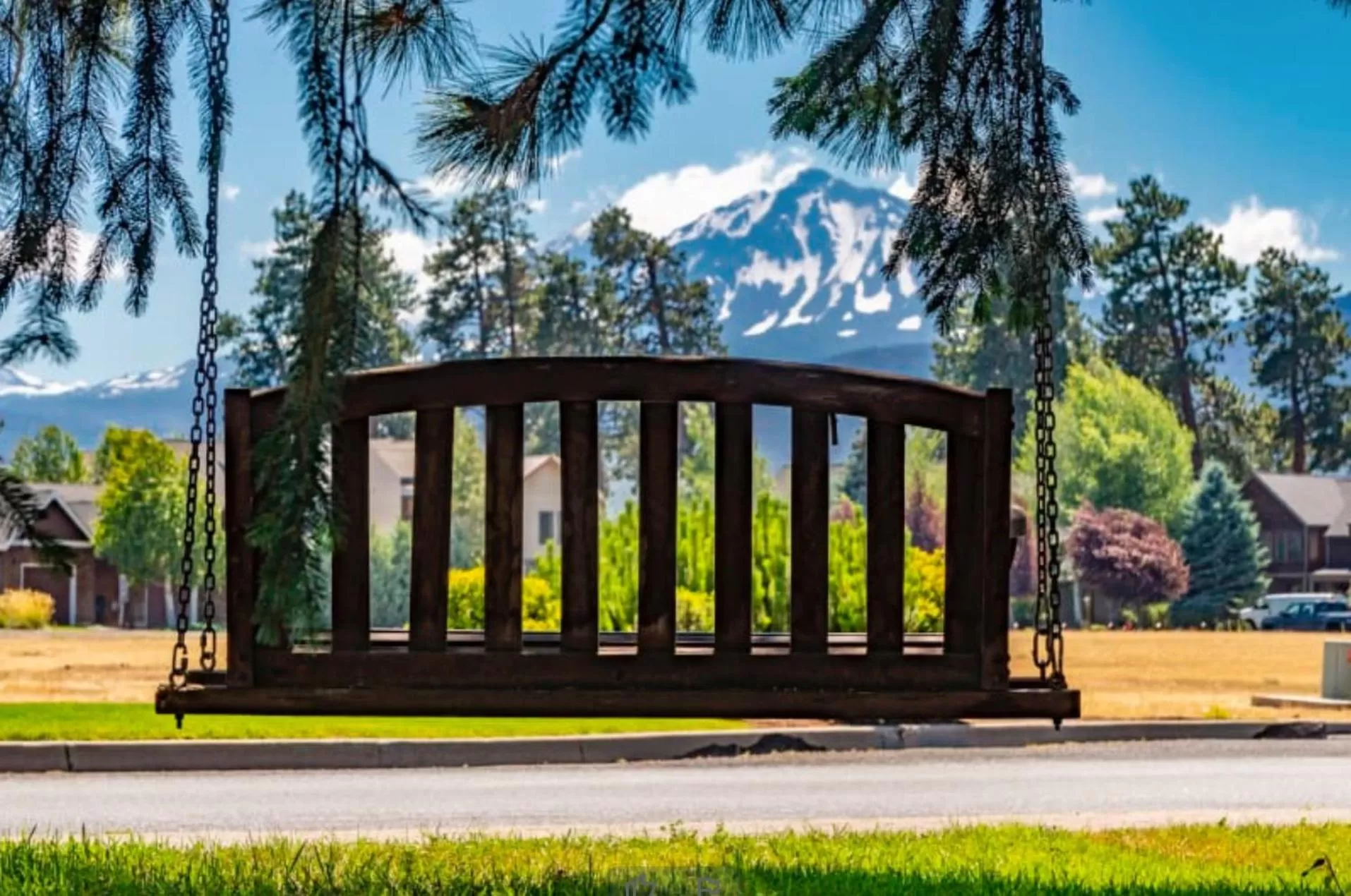 Property building in Left Coast Lodge - Pet Friendly