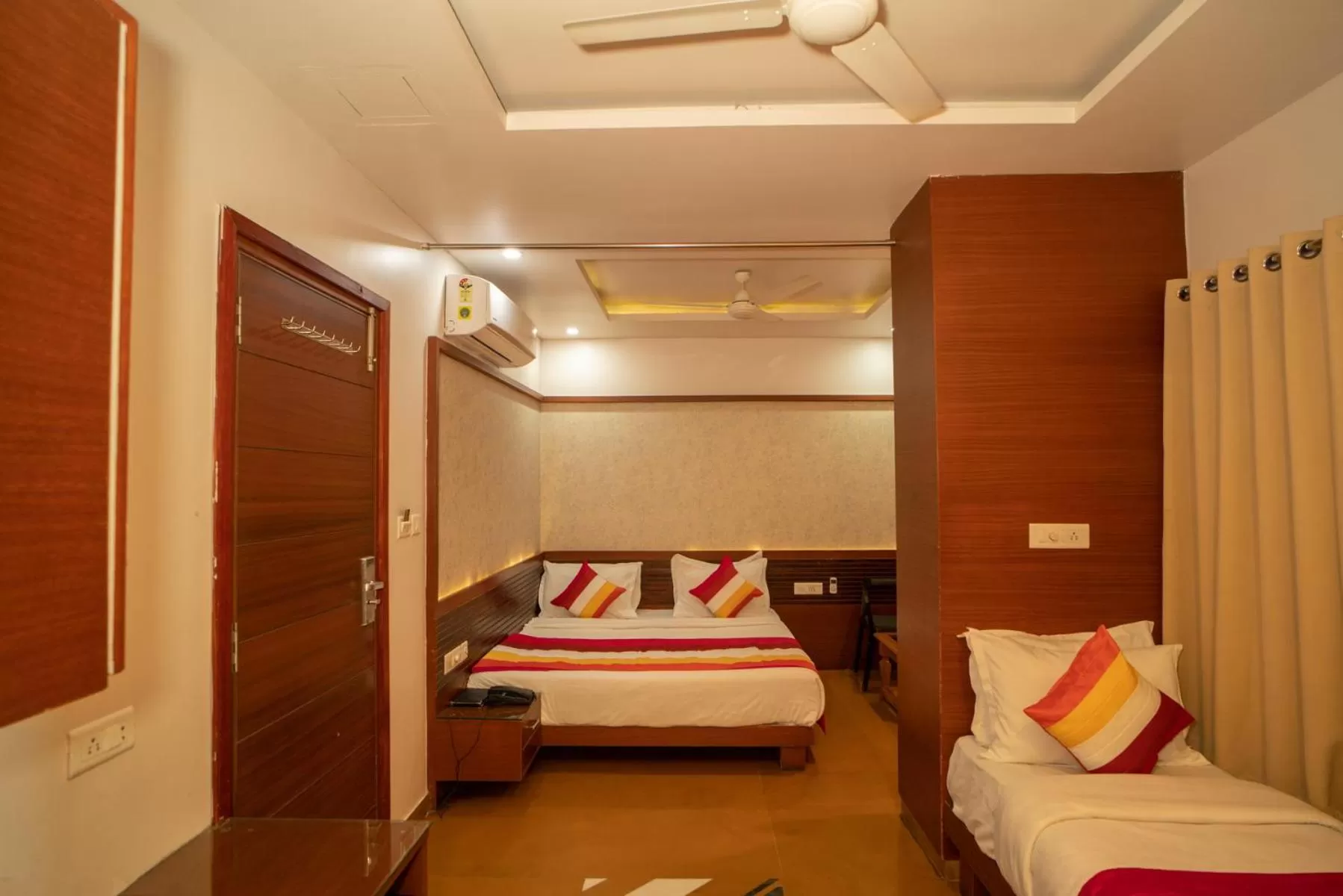 Bedroom, Bed in Uddhav Vilas A Family Hotel