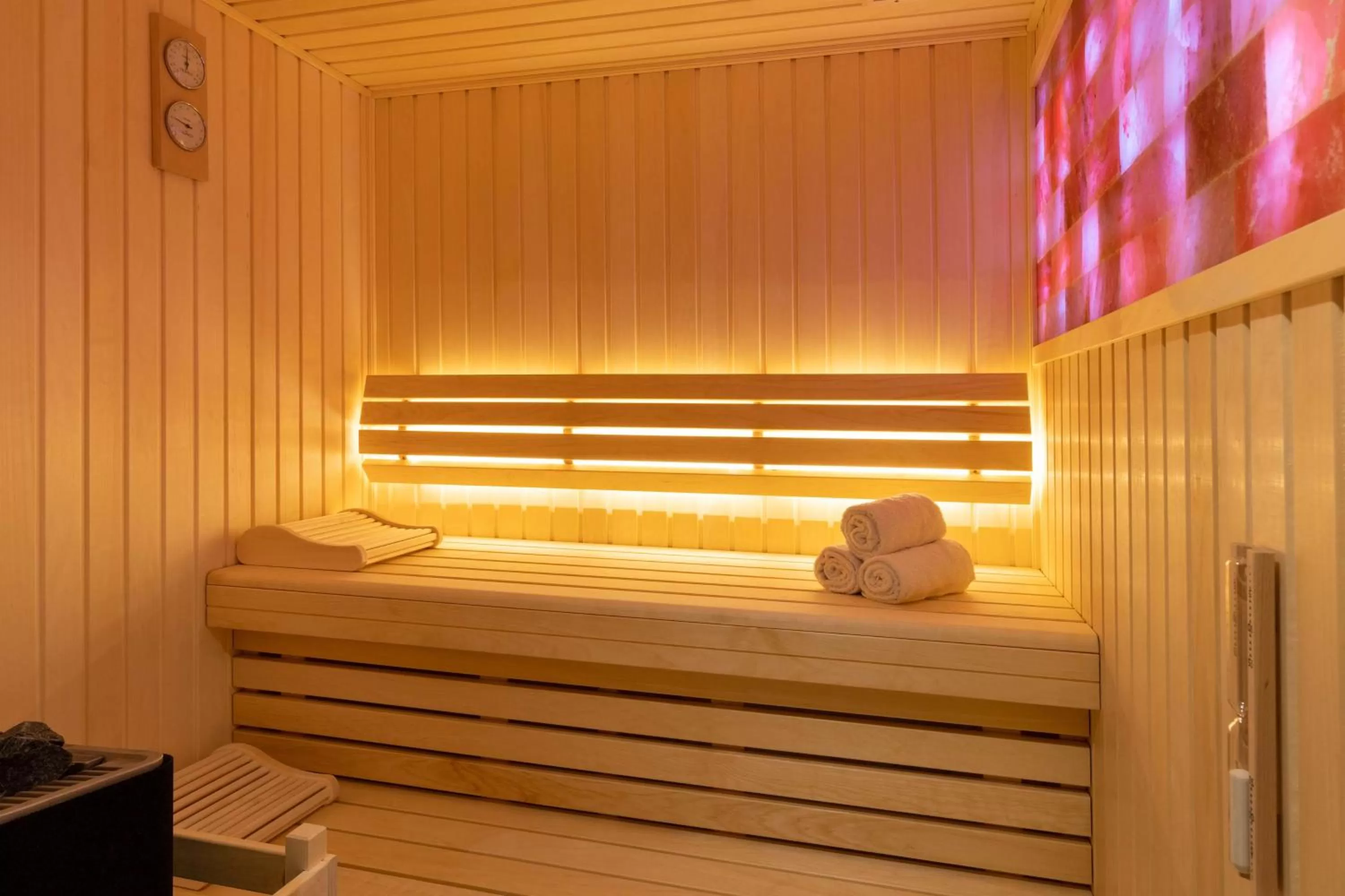 Sauna in Best Western Plus Le Conquerant Rouen Nord