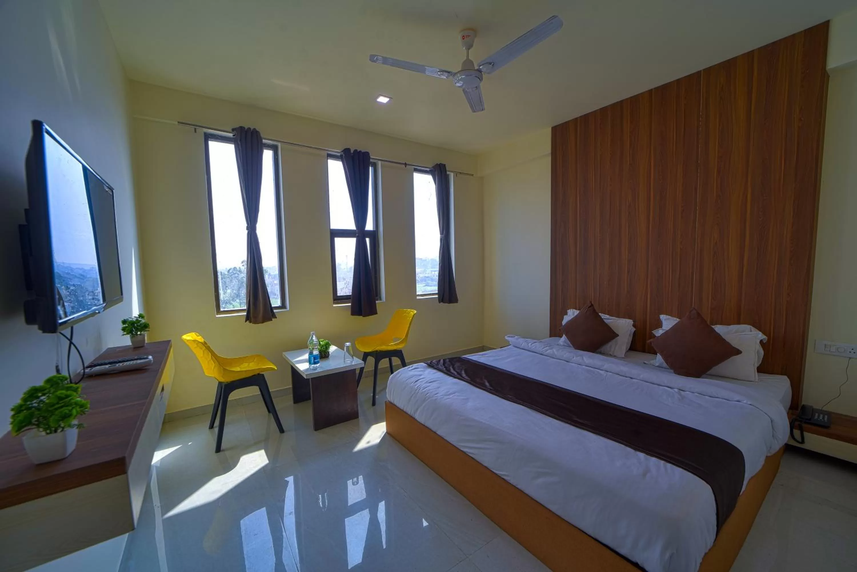 Bed in Hotel Jurkis, Kolhapur