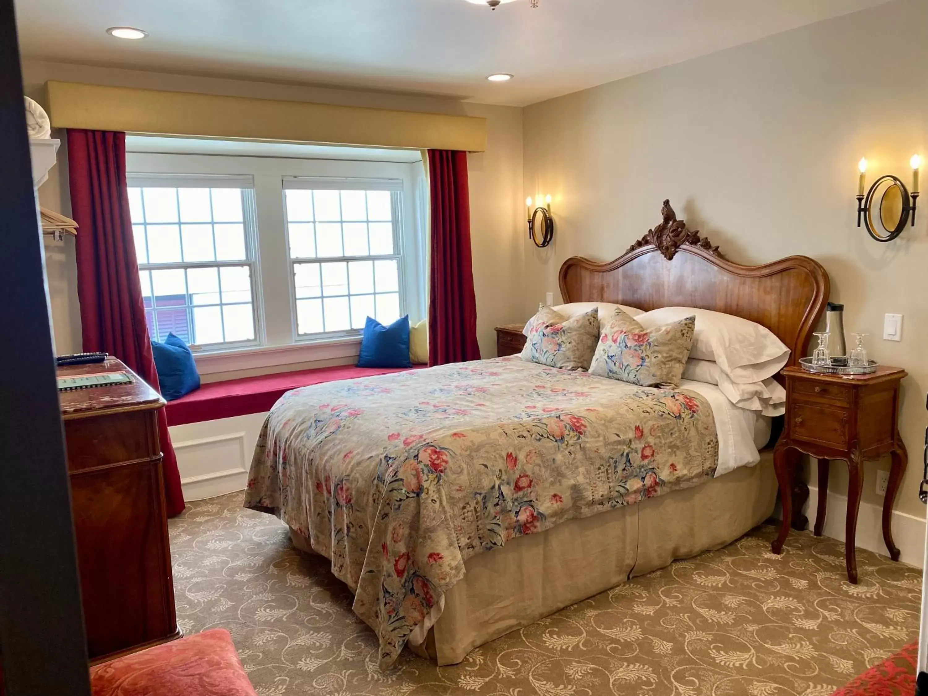 Executive Queen Room in West End Guest House Executive Queen Room in West End Guest House