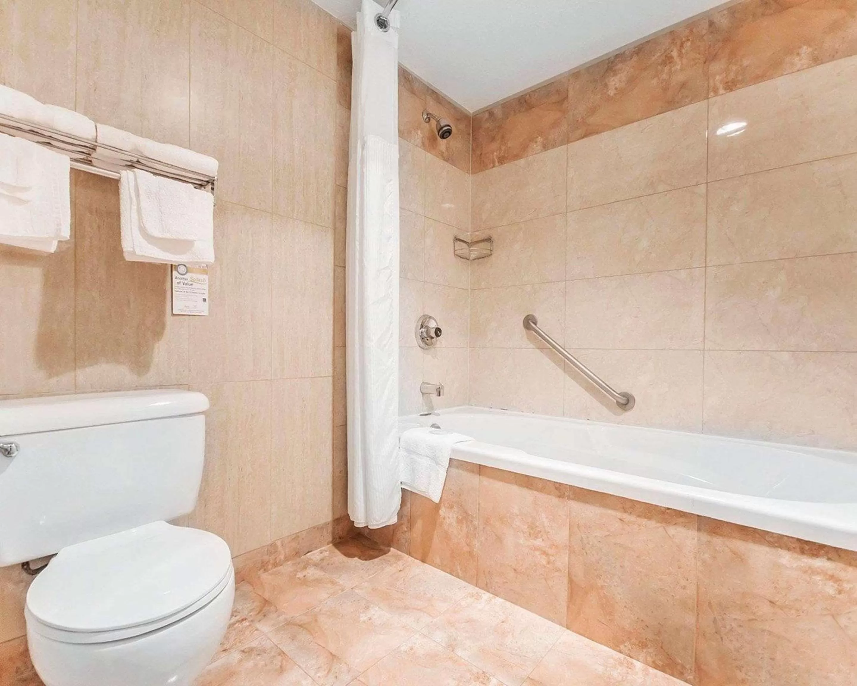 Bathroom in Quality Inn Merritt