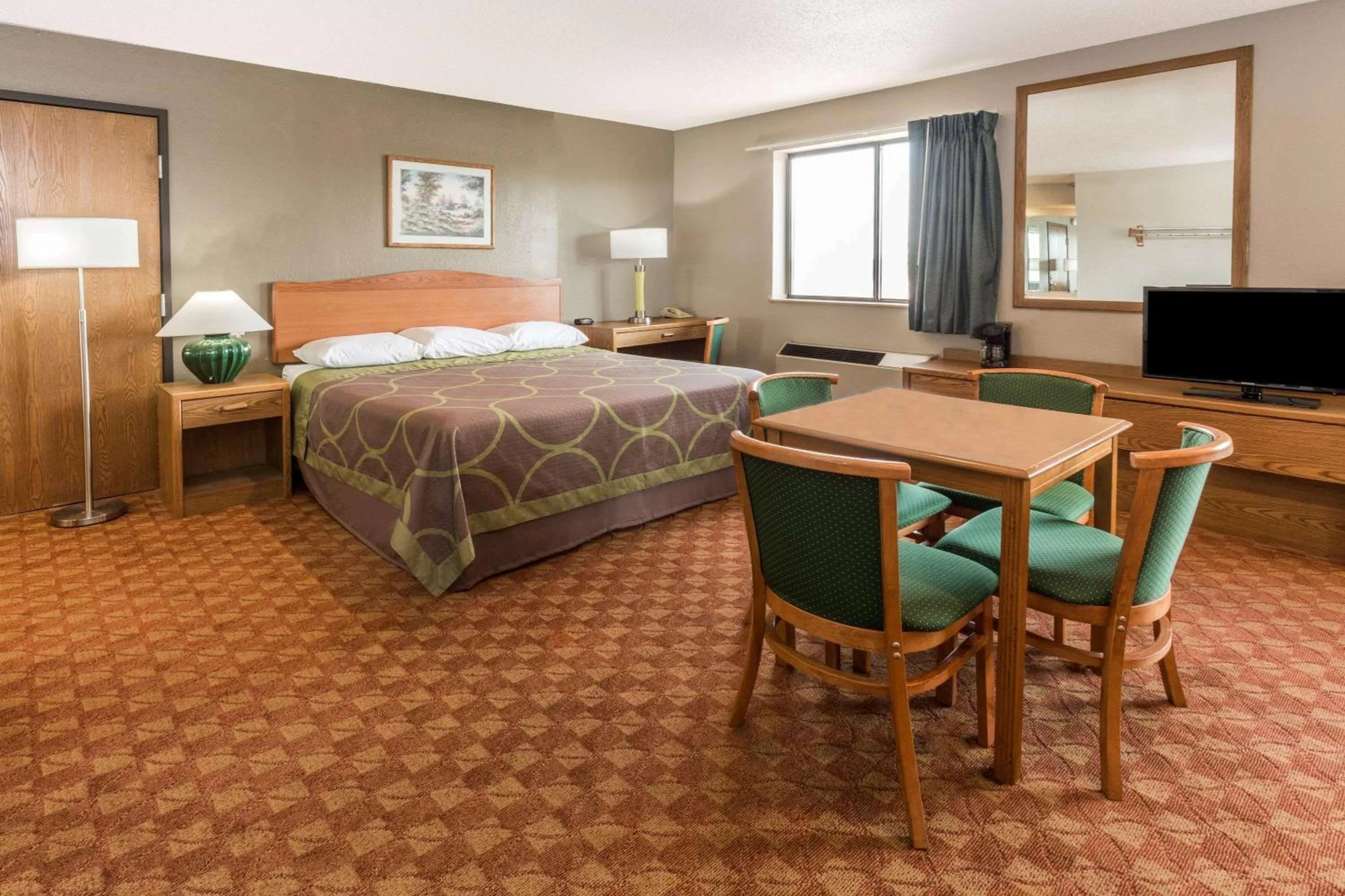 Photo of the whole room, Bed in Super 8 by Wyndham St. Charles