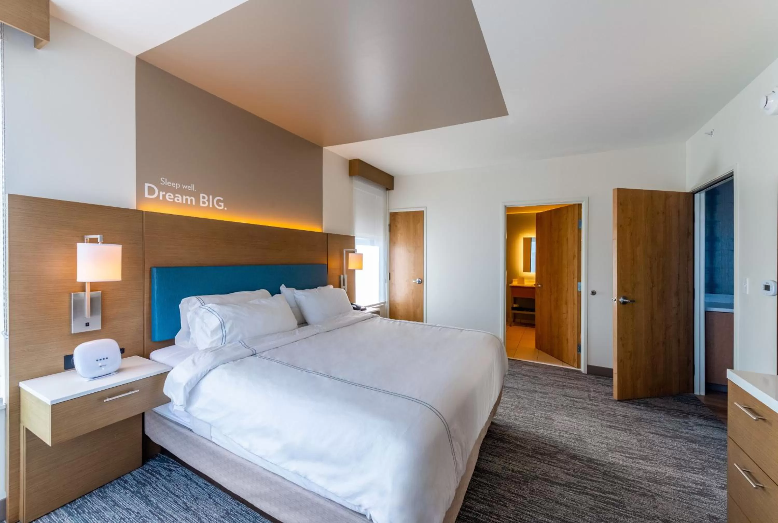 Bedroom, Bed in EVEN Hotel Rochester - Mayo Clinic Area by IHG