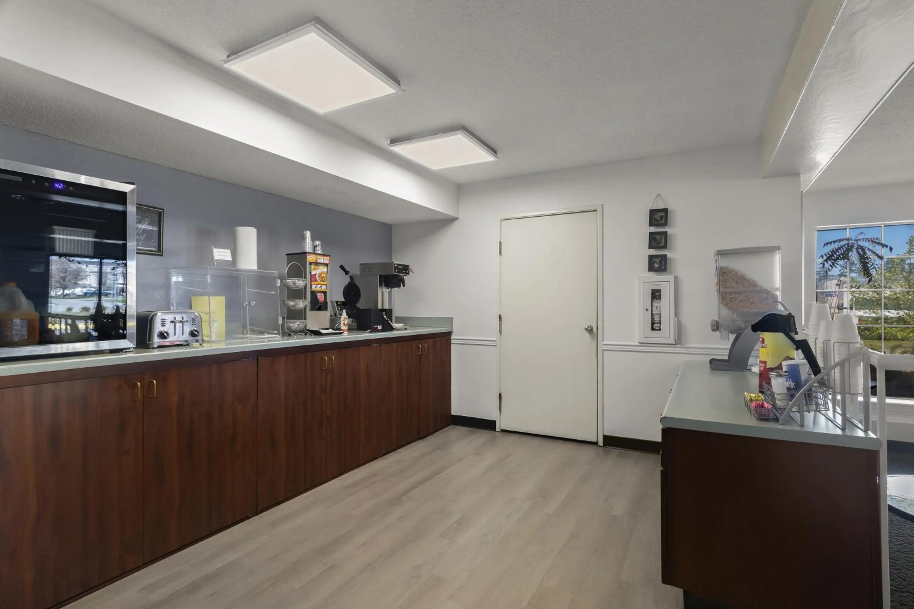 Breakfast in Americas Best Value Inn Edenton