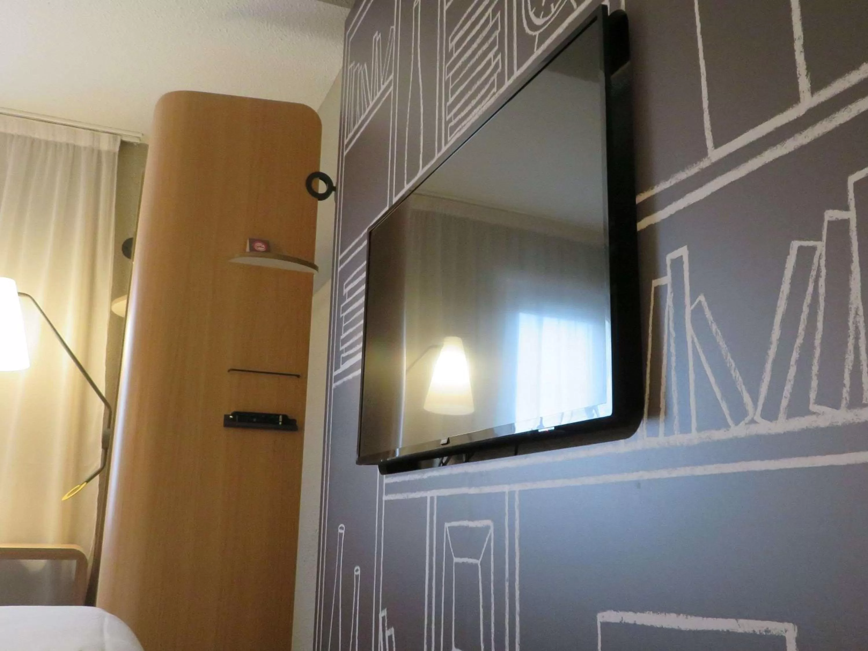 Photo of the whole room in ibis Melun