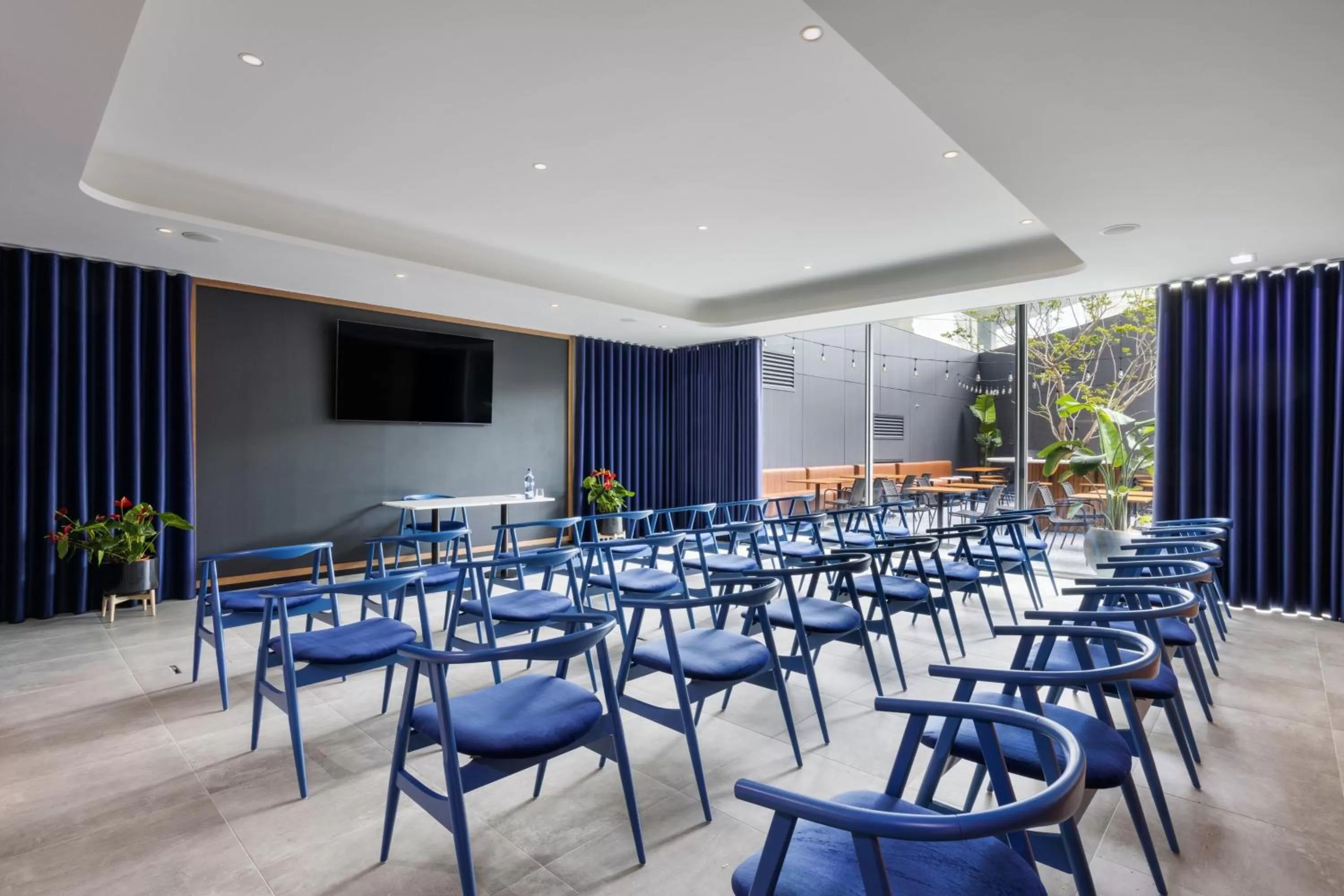 Meeting/conference room in Four Points by Sheraton Matosinhos