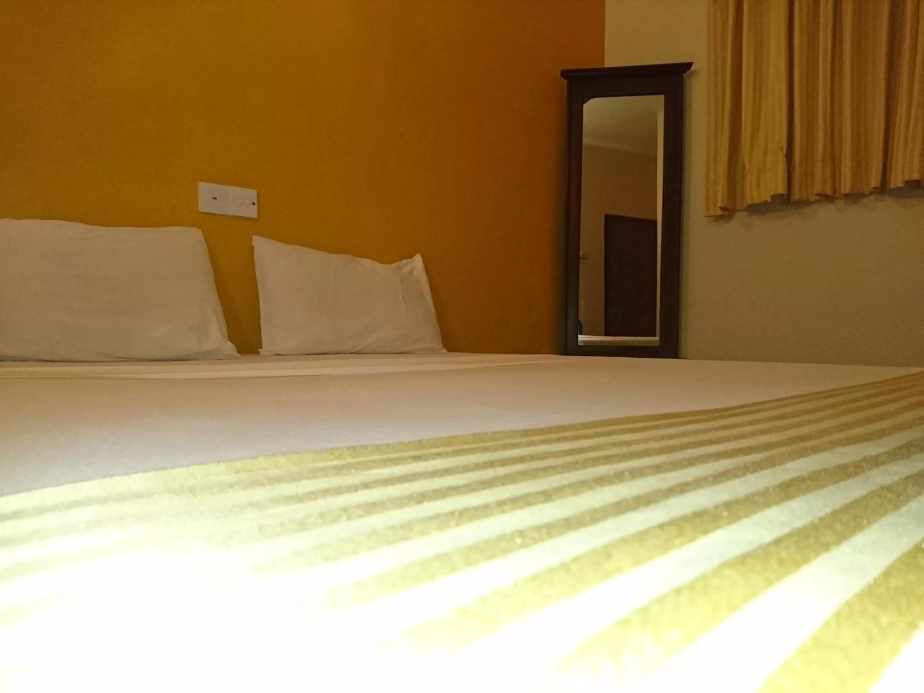 Bed in Shiva Rest Katharagama