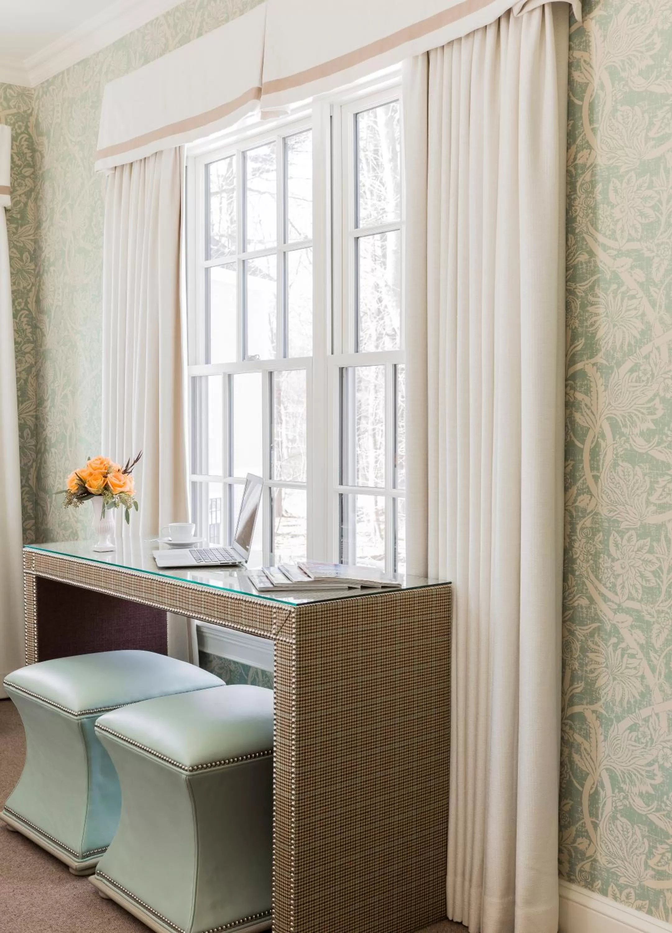 Day, Bed in The Inn at Hastings Park, Relais & Châteaux