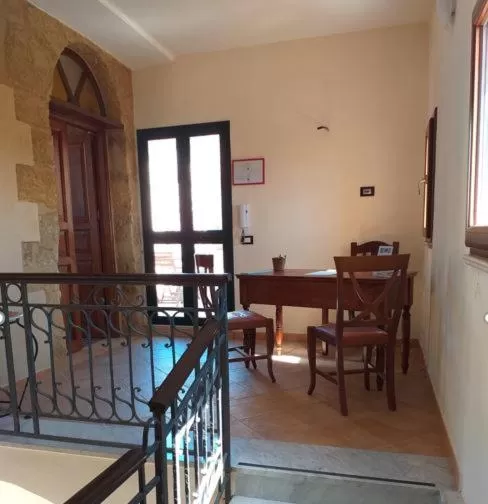 Lobby or reception, Dining Area in B&B Batarà - "La Terrazza del Centro"