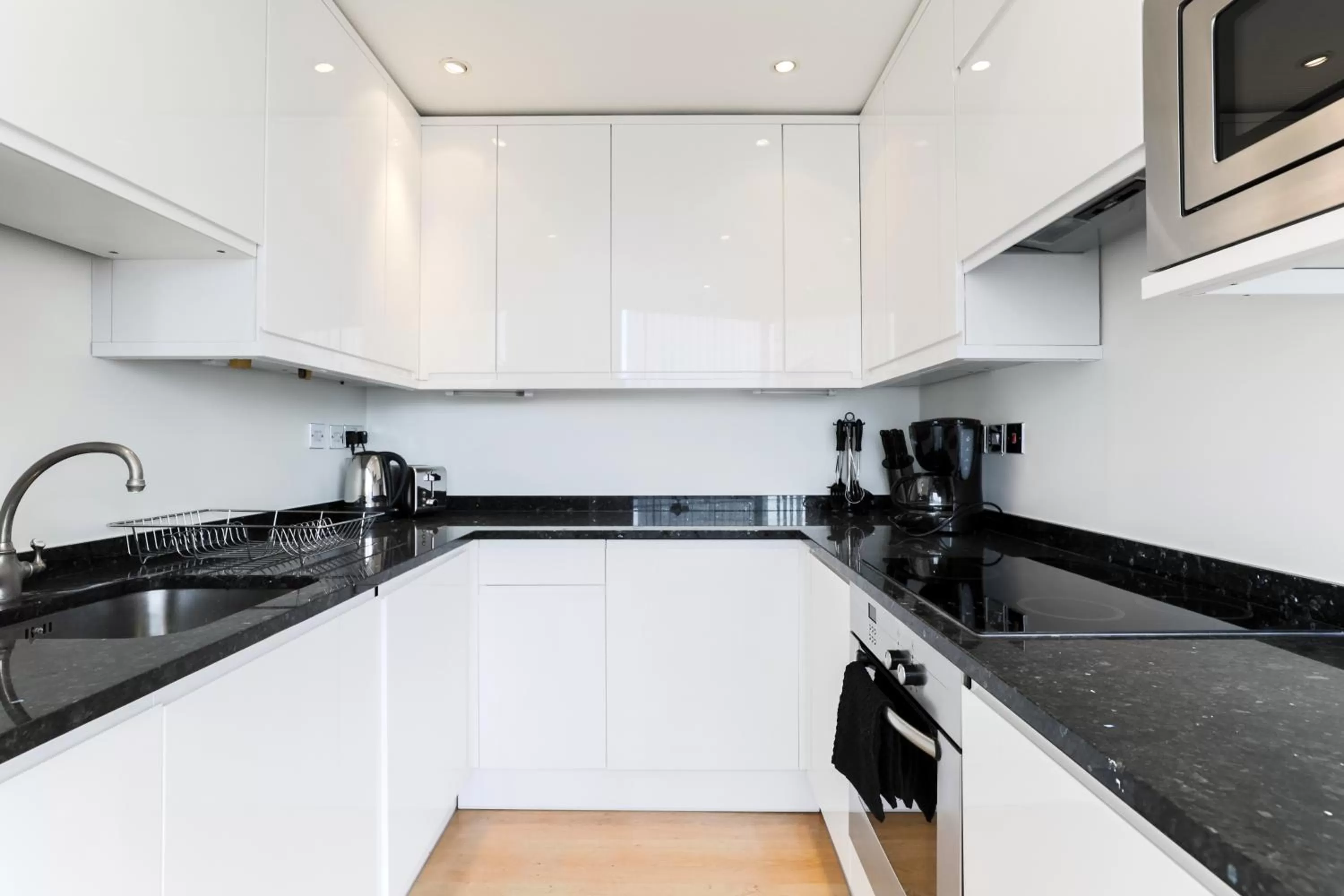 Kitchen or kitchenette, Kitchen/Kitchenette in Monument Apartments