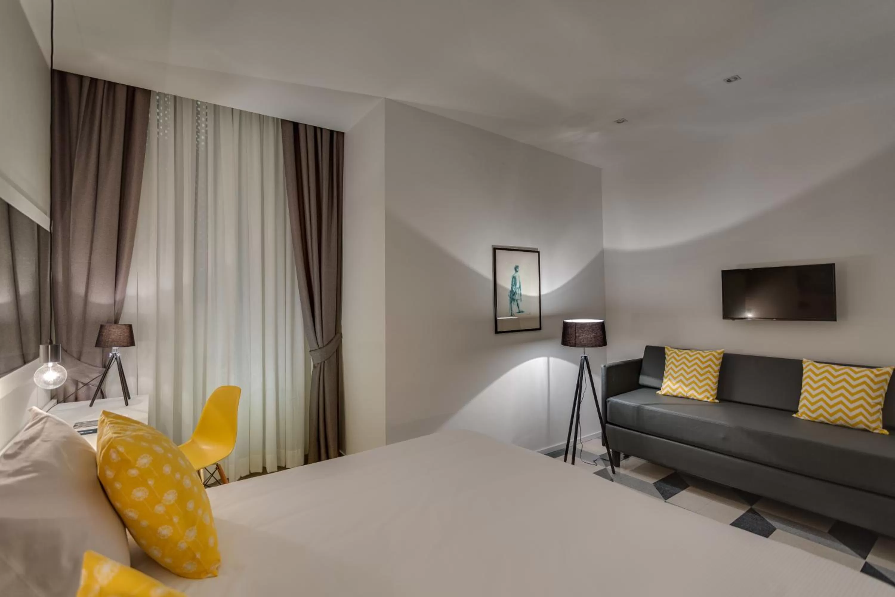 Photo of the whole room, Bed in Navona Theatre Hotel