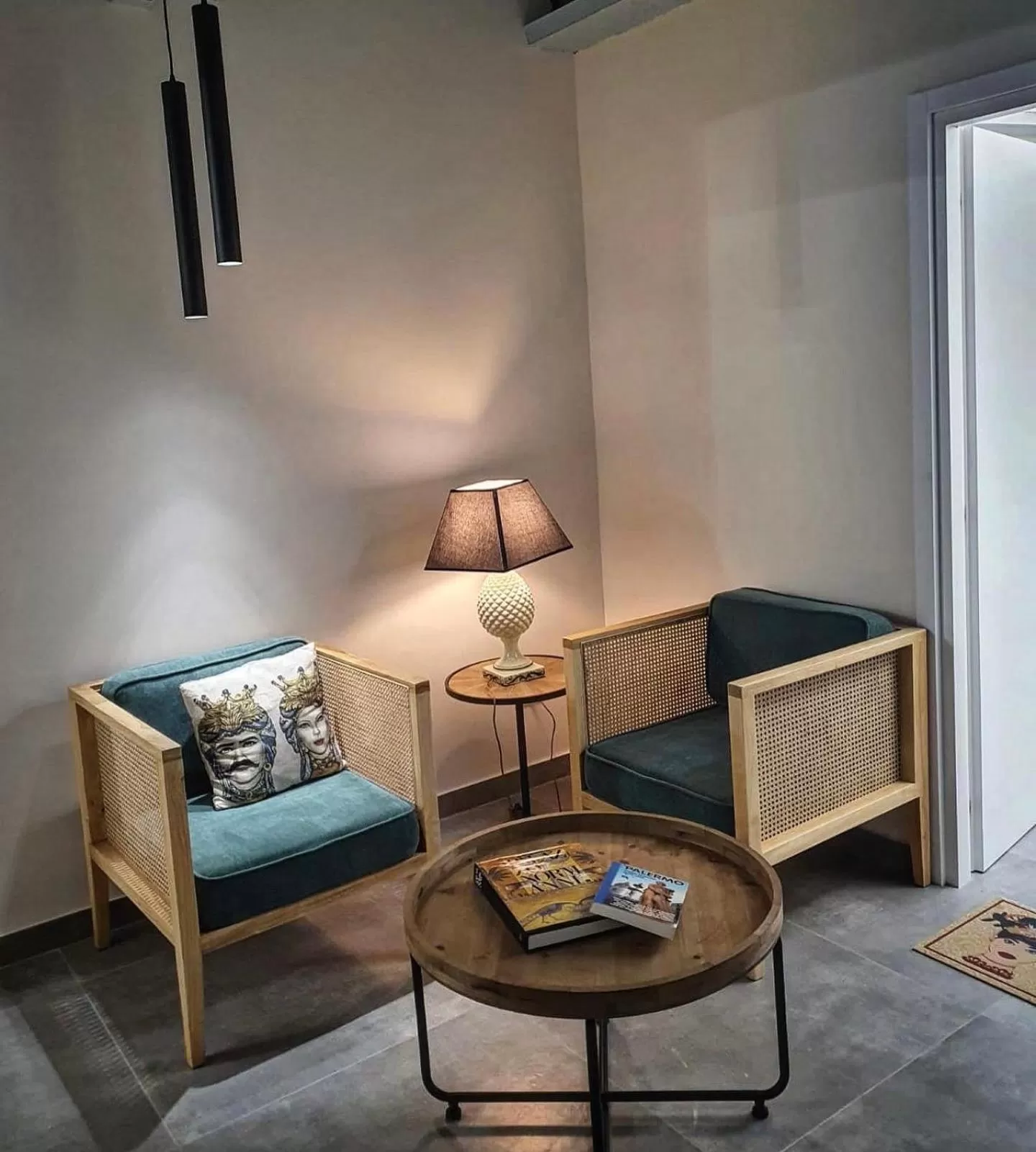 Seating Area in Dante284 Suites&Rooms