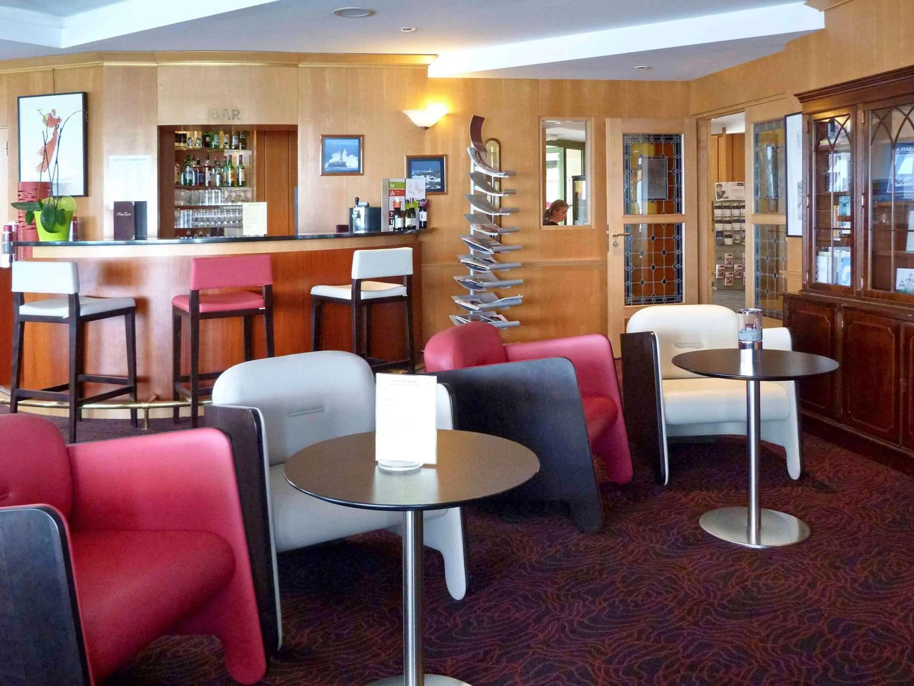 Lounge or bar in Mercure Granville Le Grand Large