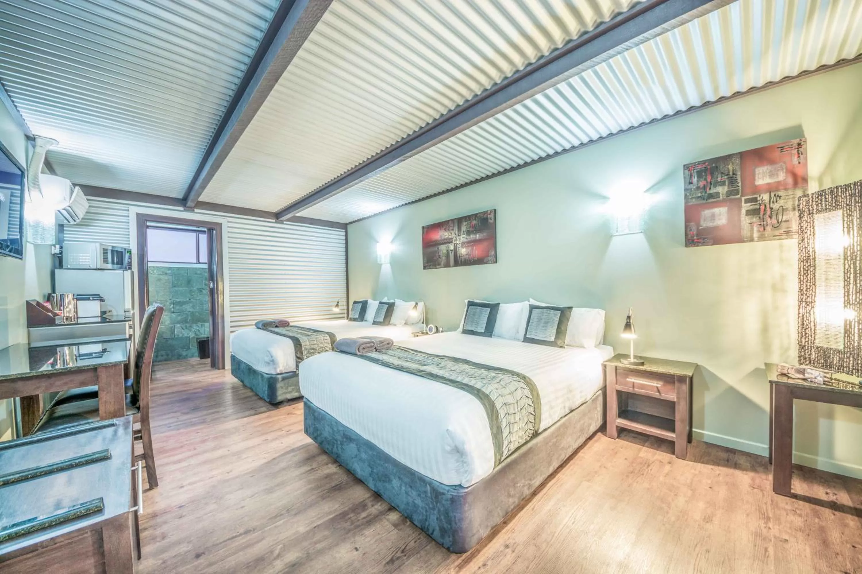 Photo of the whole room, Bed in Orbost Motel