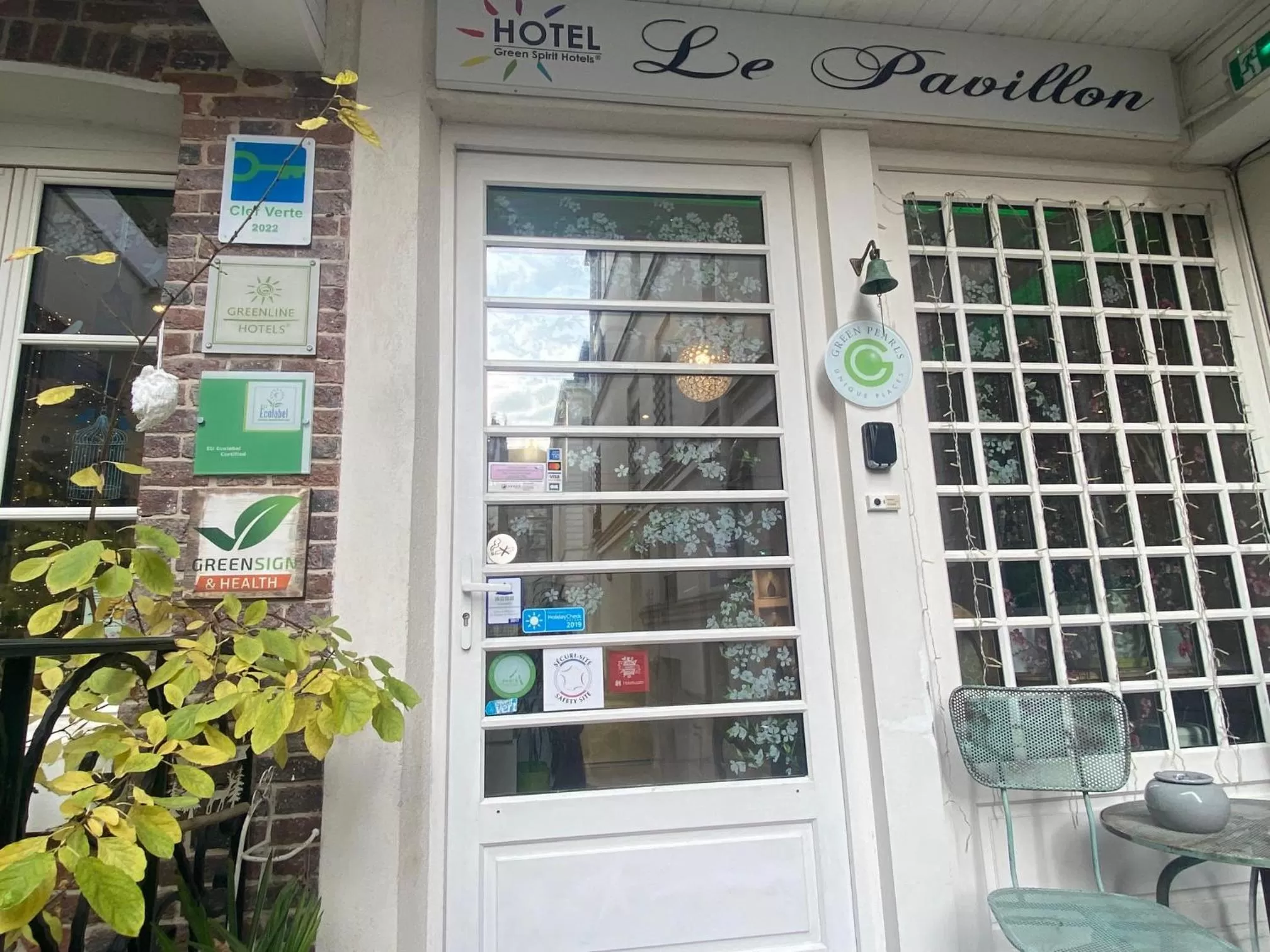 Facade/entrance in Le Pavillon Hotel