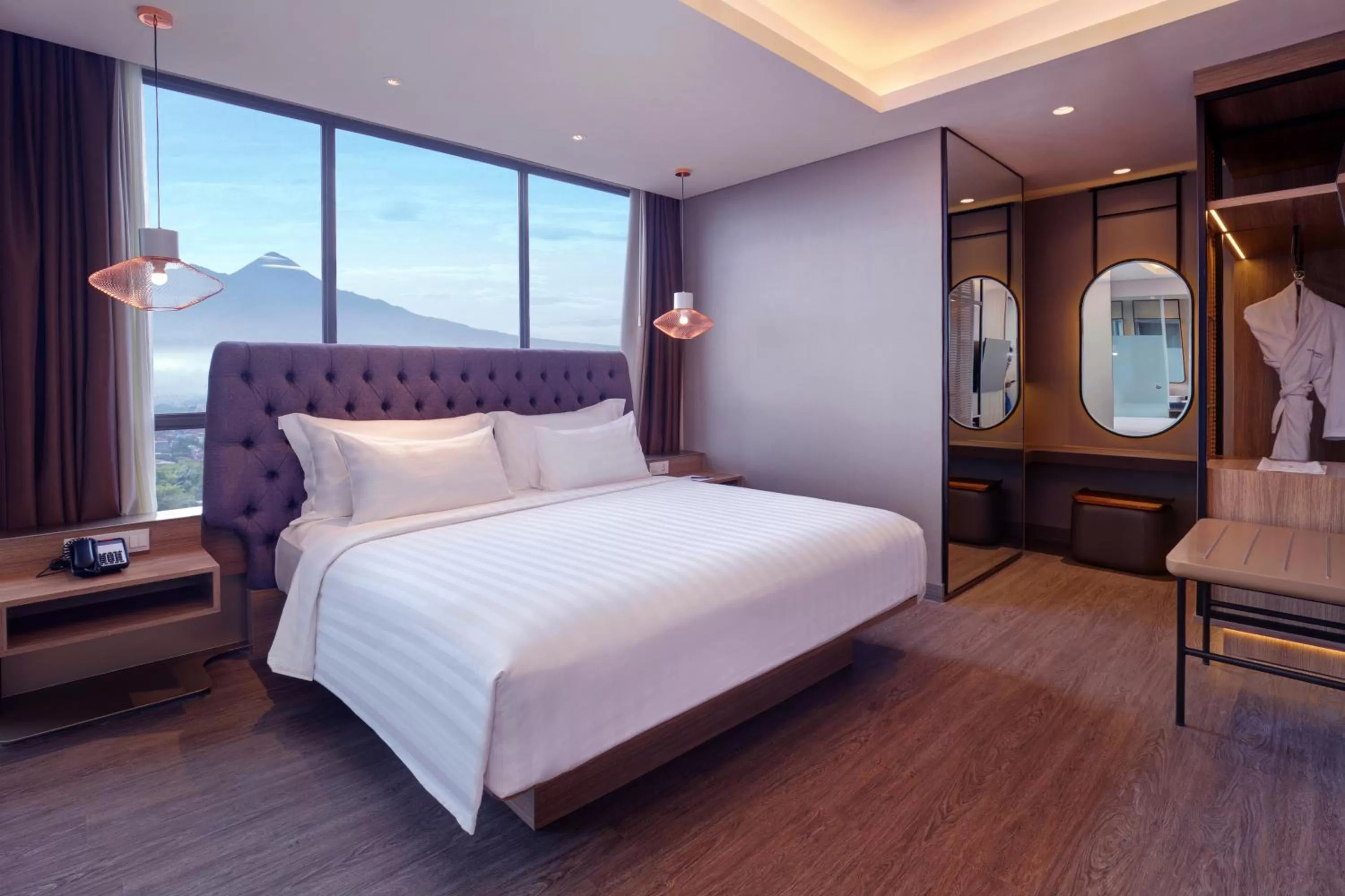 Bedroom, Bed in Grand Mercure Malang