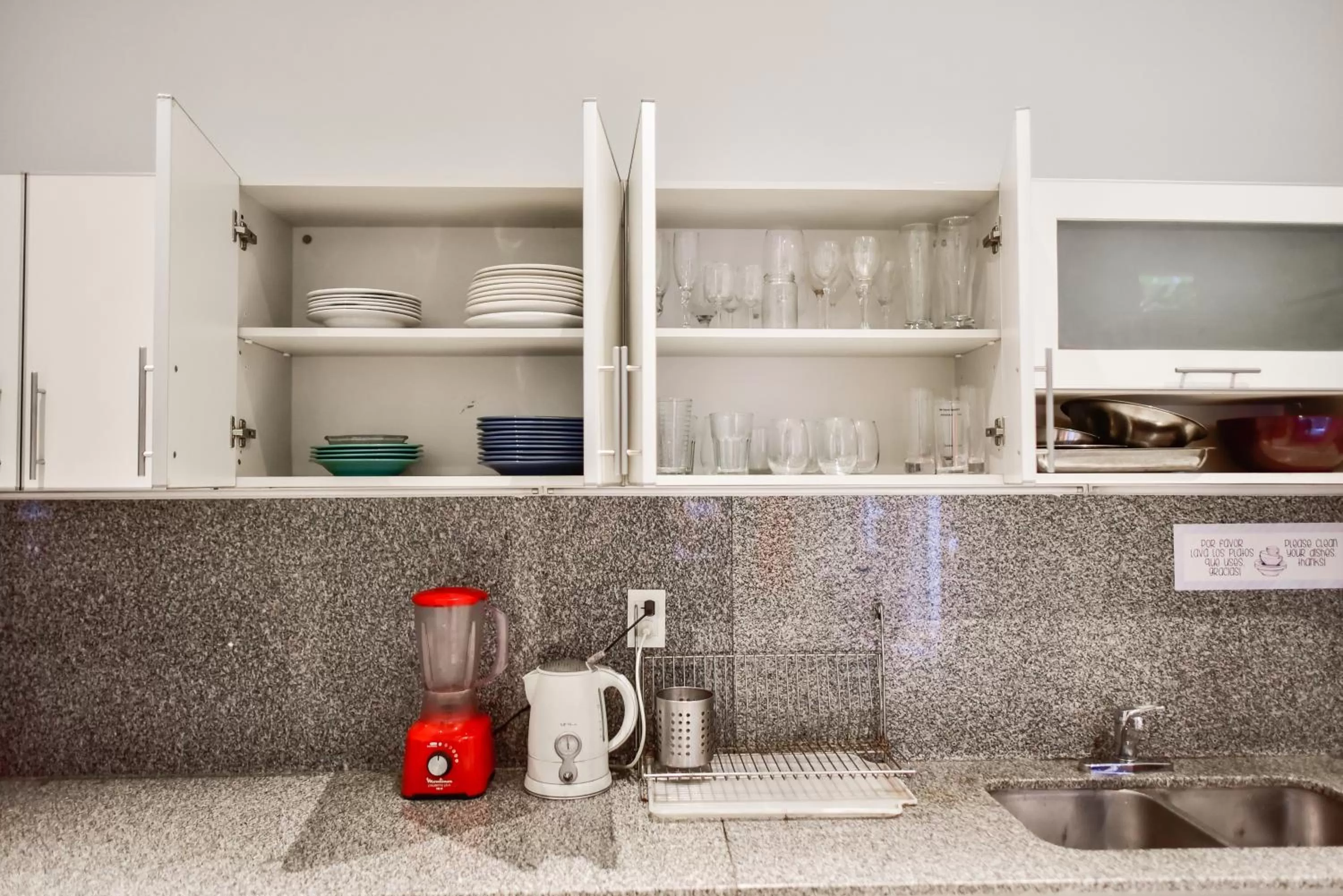 Kitchen or kitchenette, Kitchen/Kitchenette in Casa Caravan - Plant Based Concept House