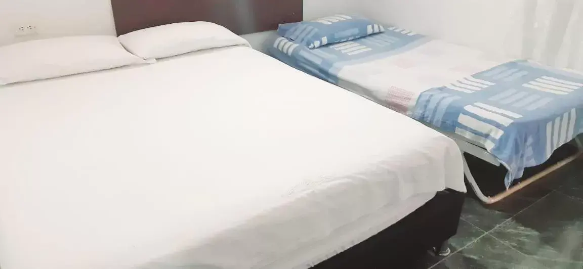 Twin Room in Hotel Acapulco Twin Room in Hotel Acapulco