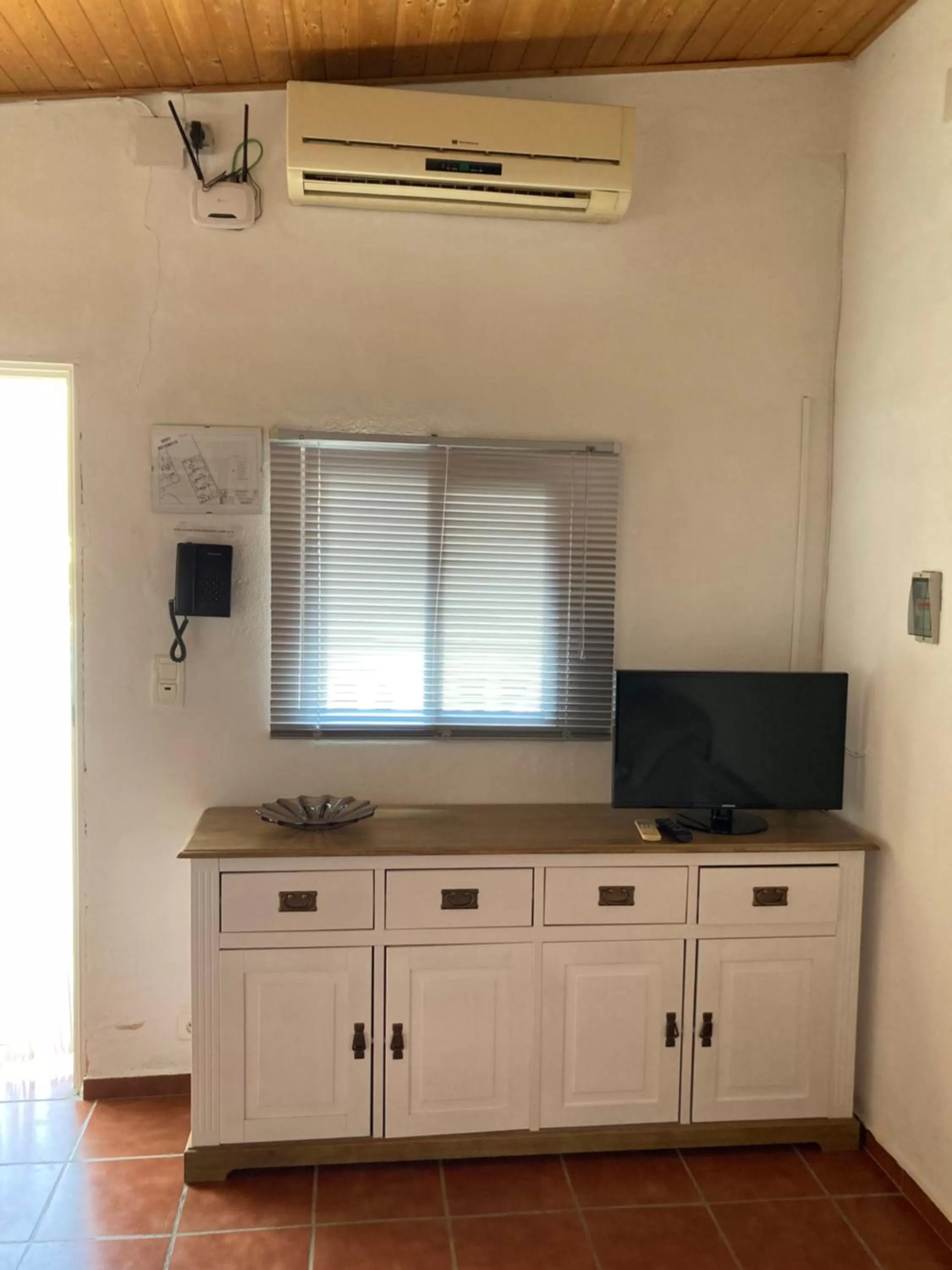 Kitchen or kitchenette, TV/Entertainment Center in Casa Robion