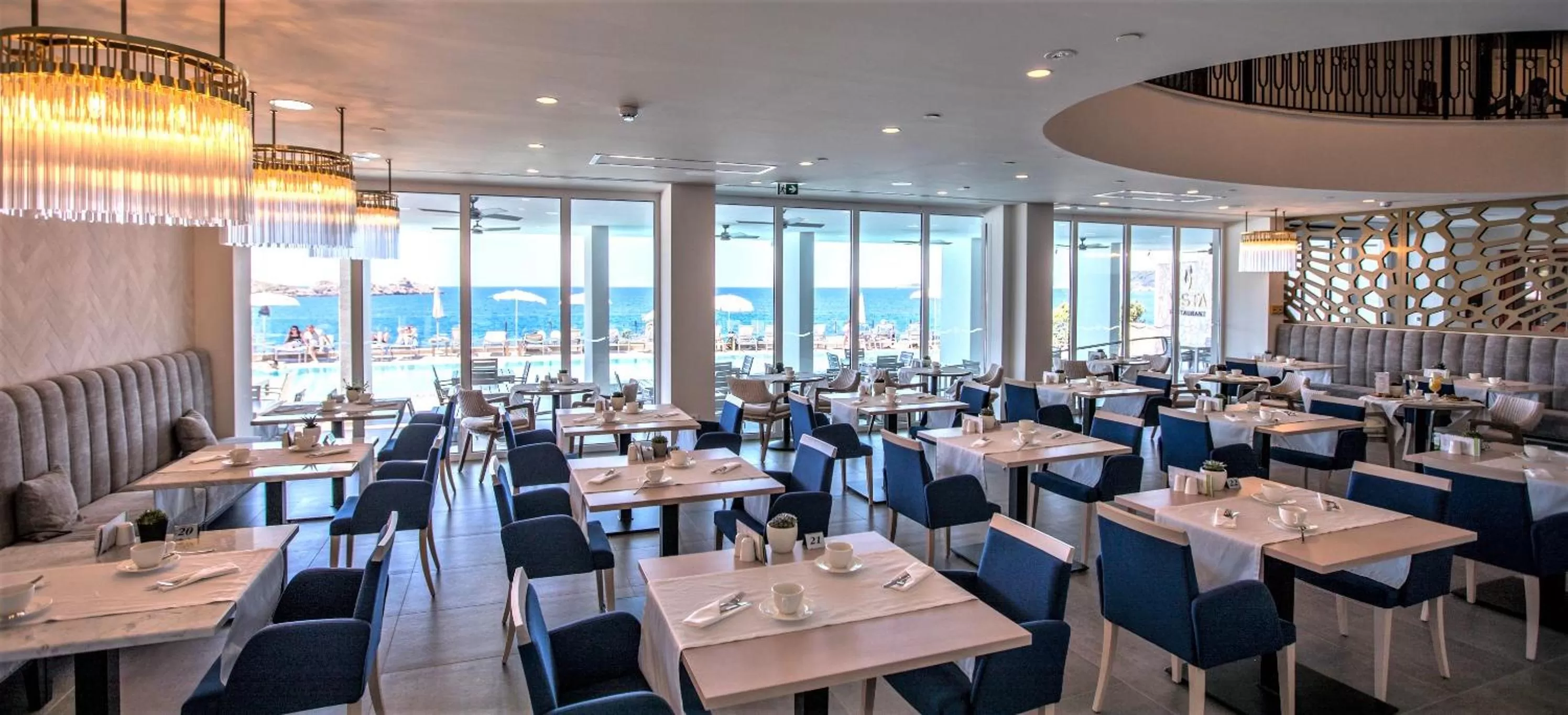 Restaurant/places to eat in Royal Blue Hotel