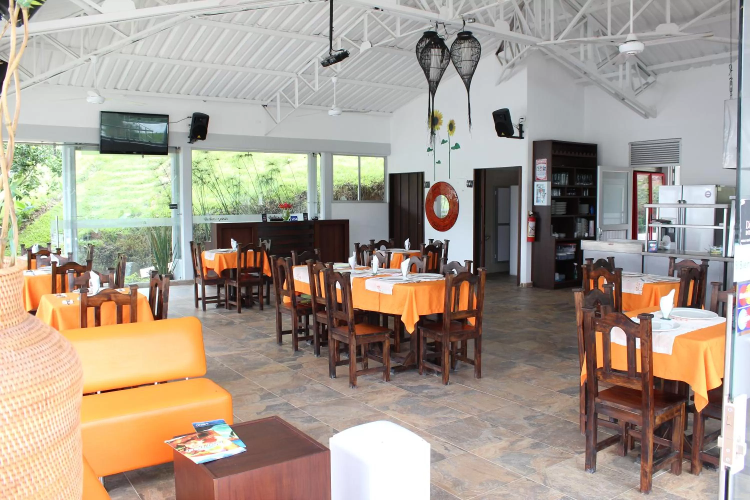 Restaurant/places to eat in Sky Club Eco Hotel