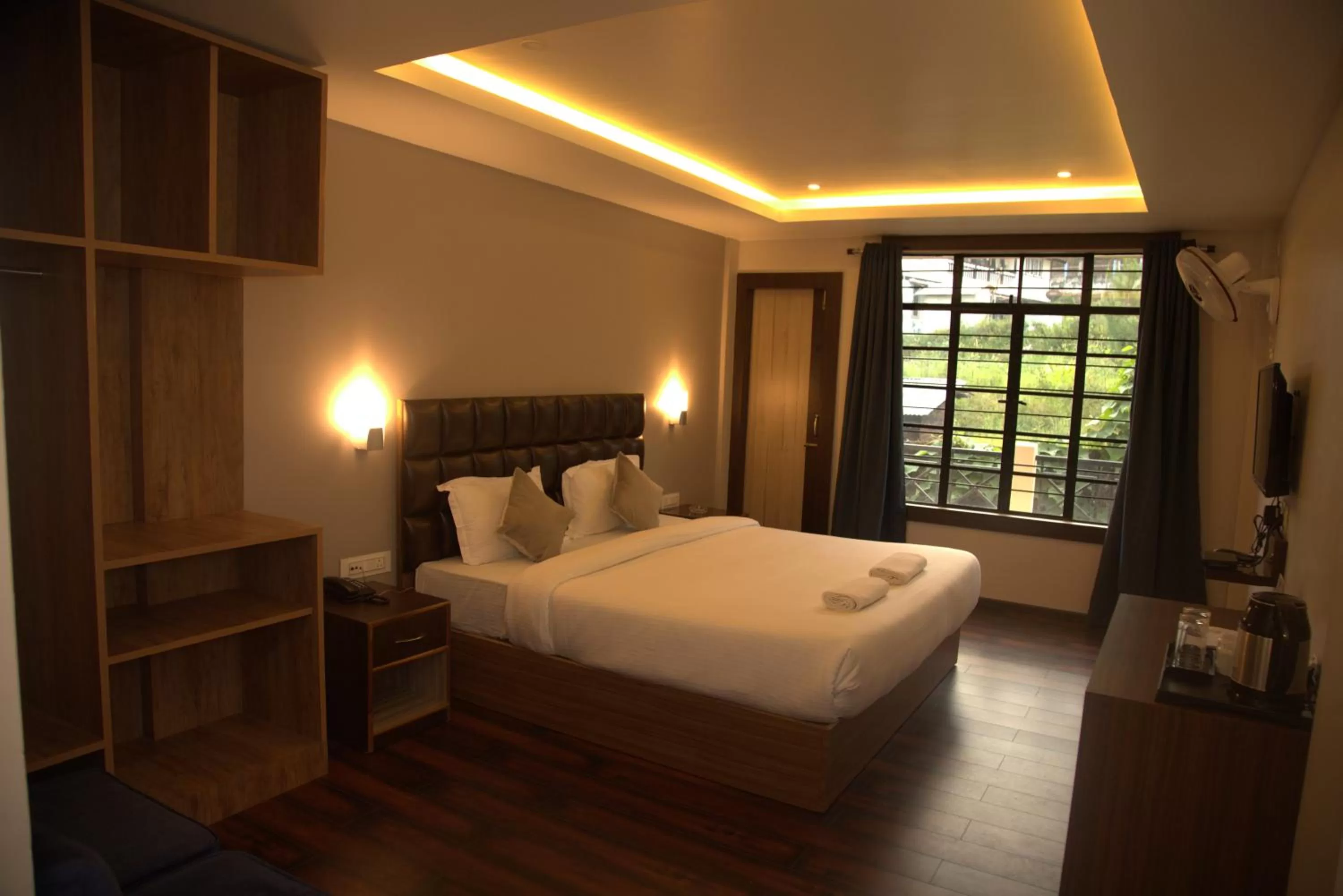 Photo of the whole room, Bed in The Phoenix Residency