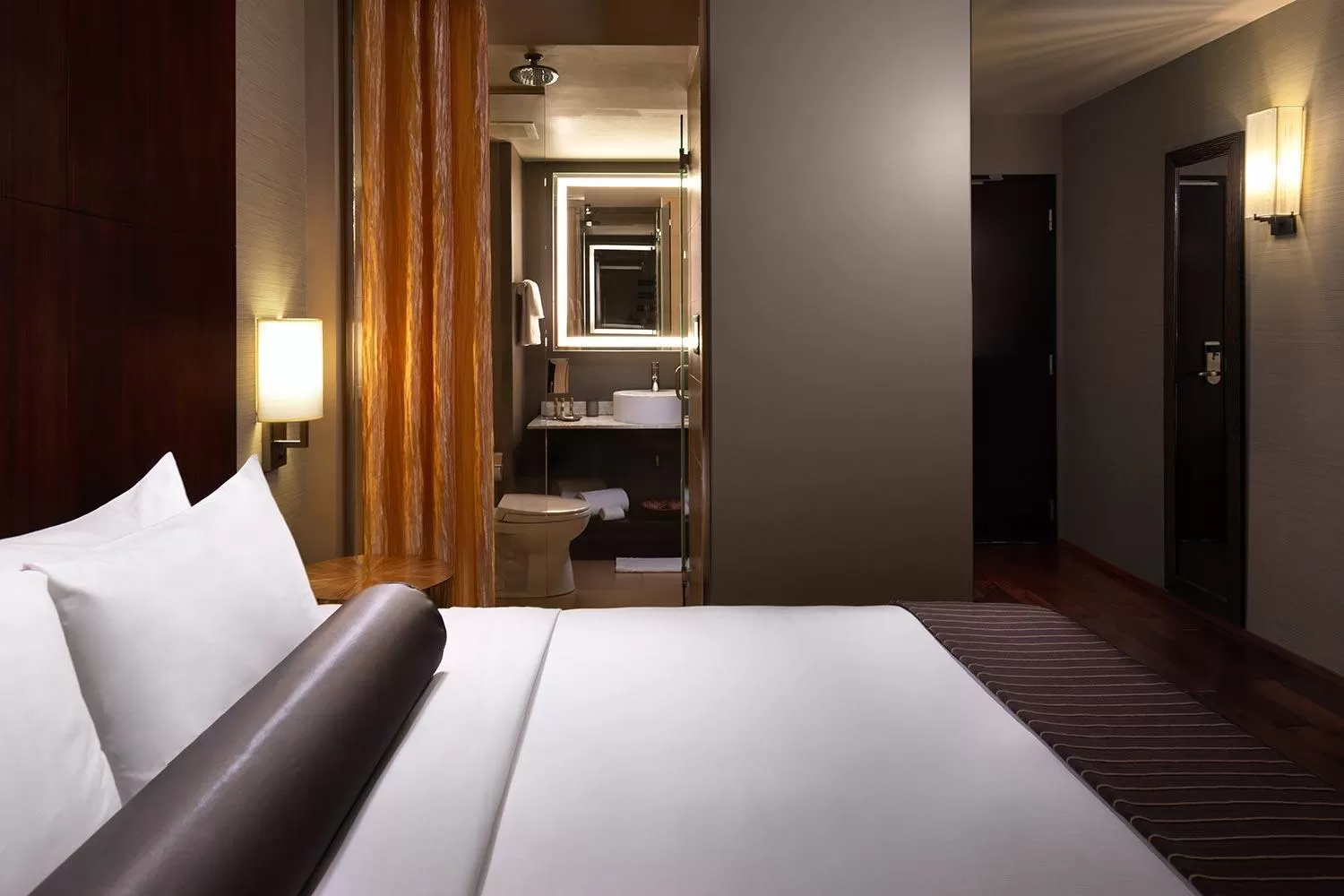 Photo of the whole room, Bed in Eurostars Magnificent Mile