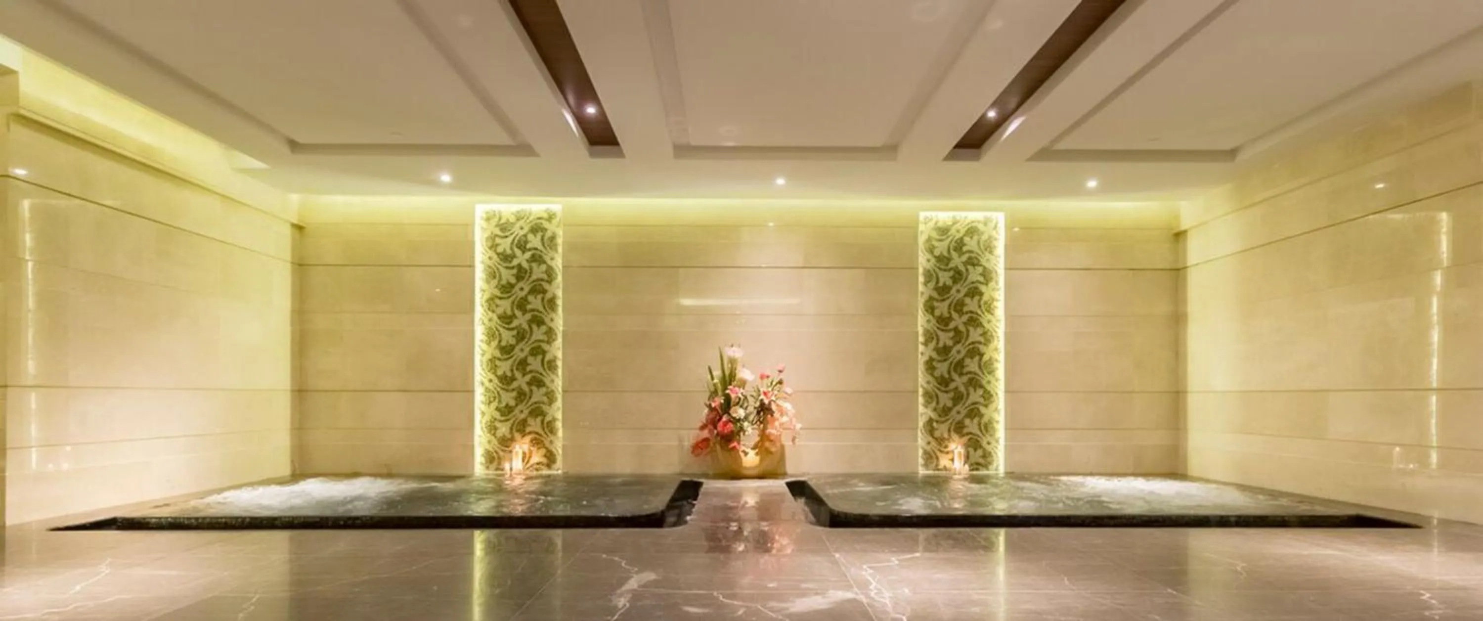 Public Bath, Spa/Wellness in Garden City Hotel