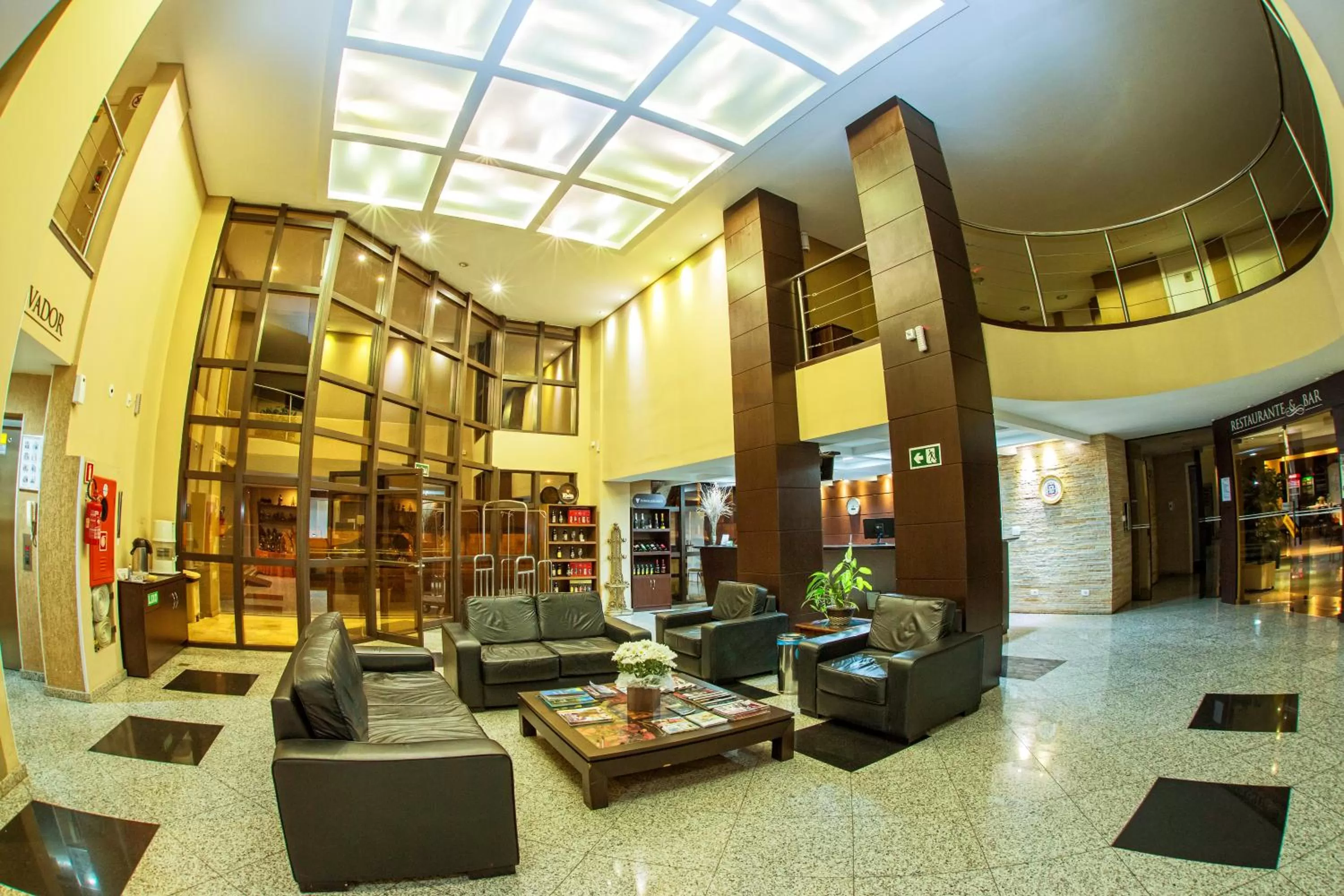 Facade/entrance in Hotel Campo Largo Comfort