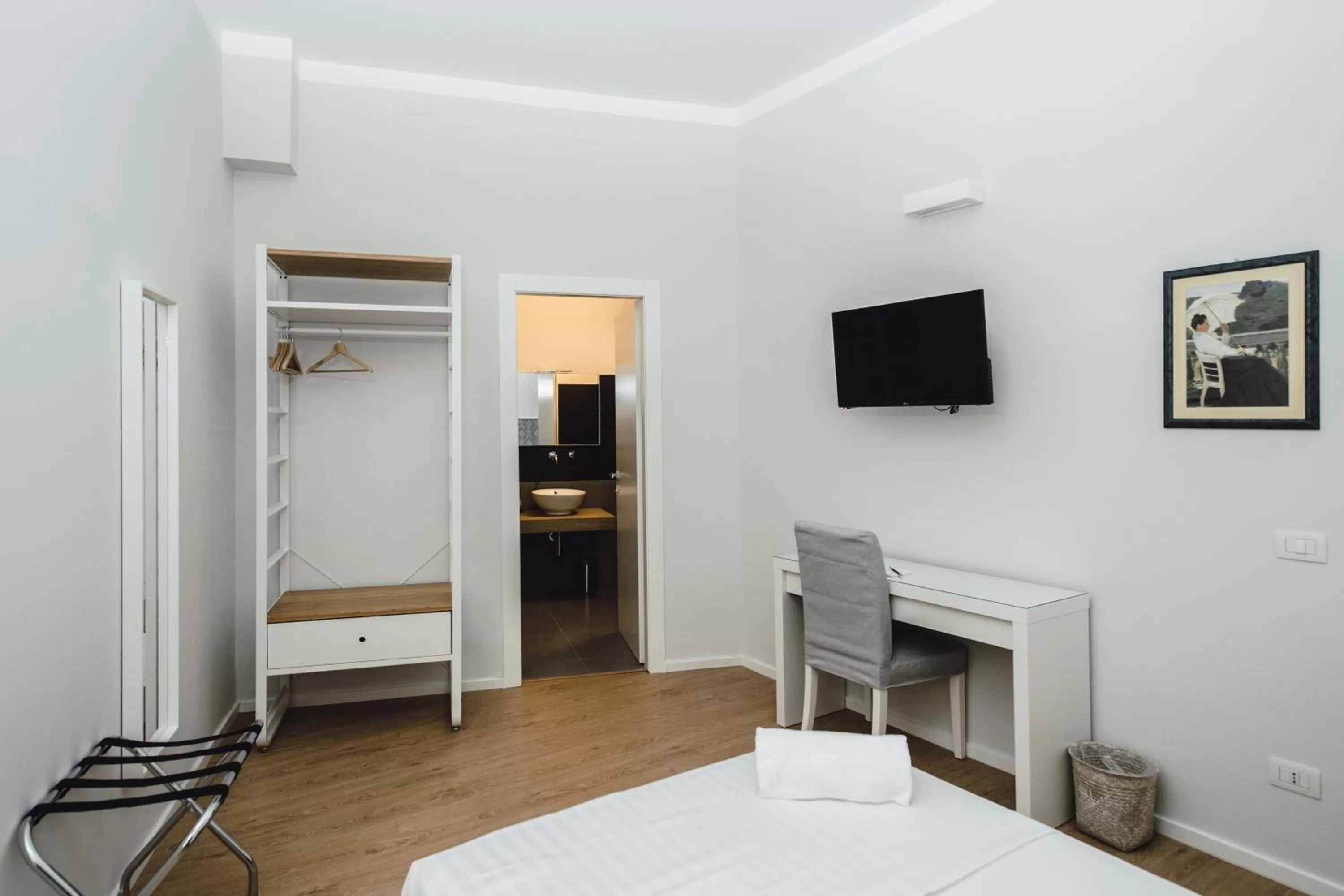 Photo of the whole room, Bed in Elysium B&B