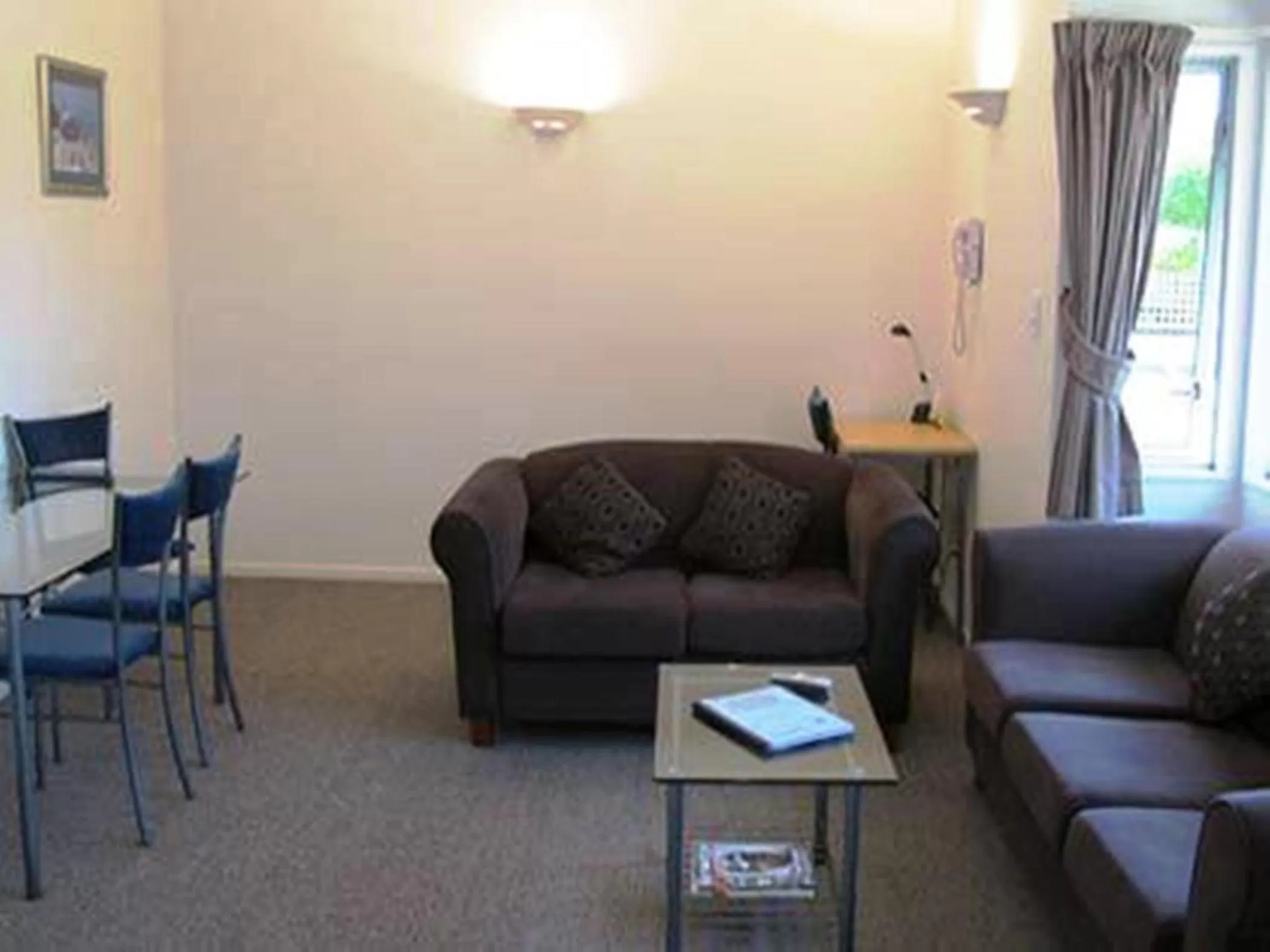 Living room in Riverview Motel